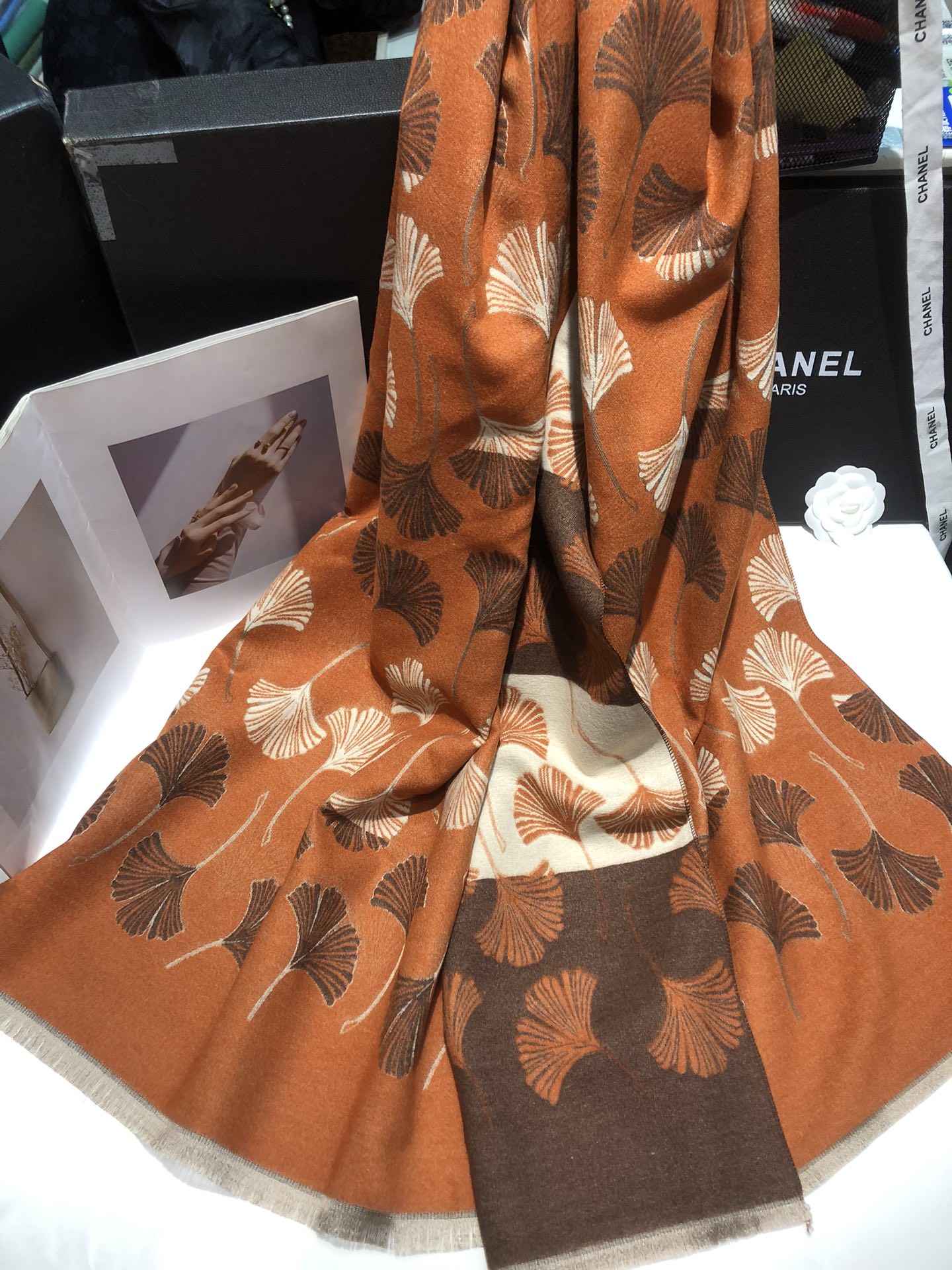 Cross-border scarf wholesale e-commerce live streaming supply chain supply 78 high-speed jacquard series, Ginkgo flower scarves in stock pic 1