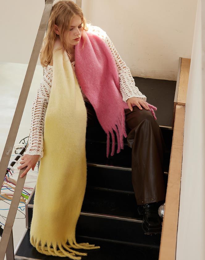 Cross-border wholesale of 68 thick beard series new wool hand-painted gradient scarves in stock, e-commerce supply pic 2