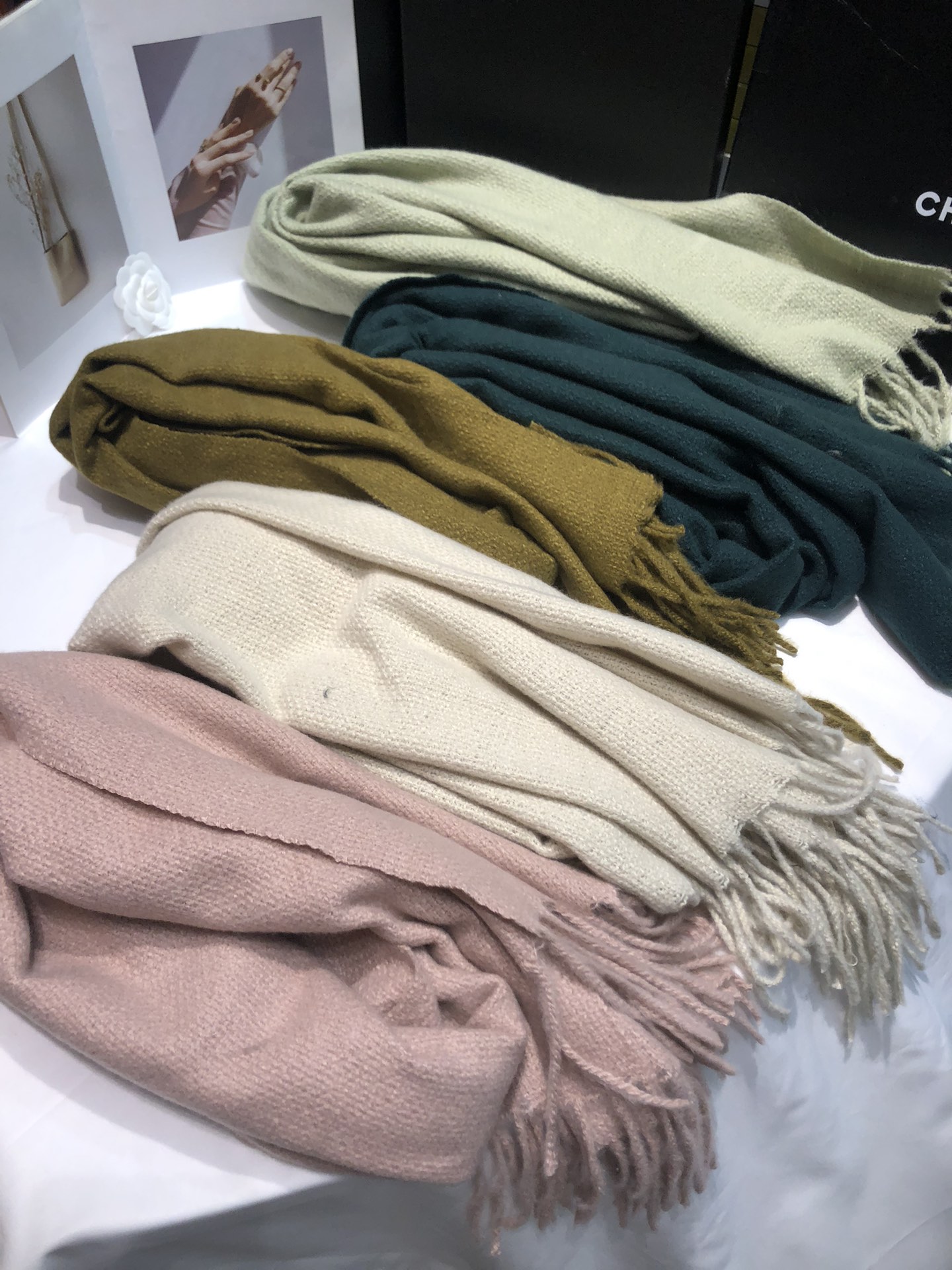 Cross-border scarf wholesale e-commerce live streaming supply chain supply 39 monochrome series, plain Oreo pic 2