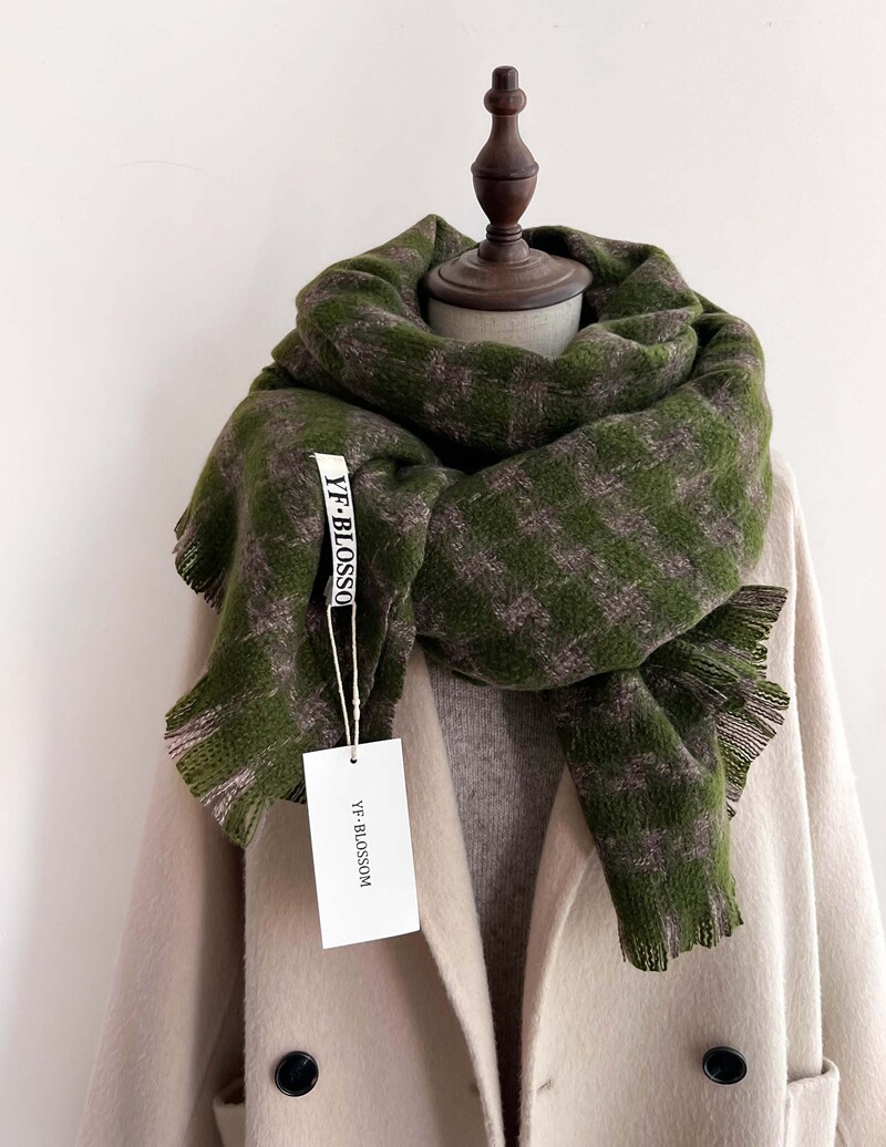 The 2024 winter new thousand-bird check cashmere scarf is a versatile long and warm dress for women, a retro shawl for couples, and a trendy scarf for men pic 25