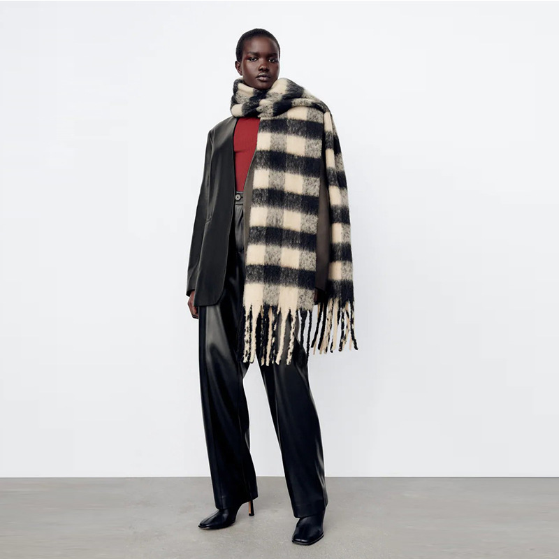 Cross-border scarf wholesale e-commerce live-streaming supply chain supply of black and white checkered thick beard scarves with bristled fur pic 1