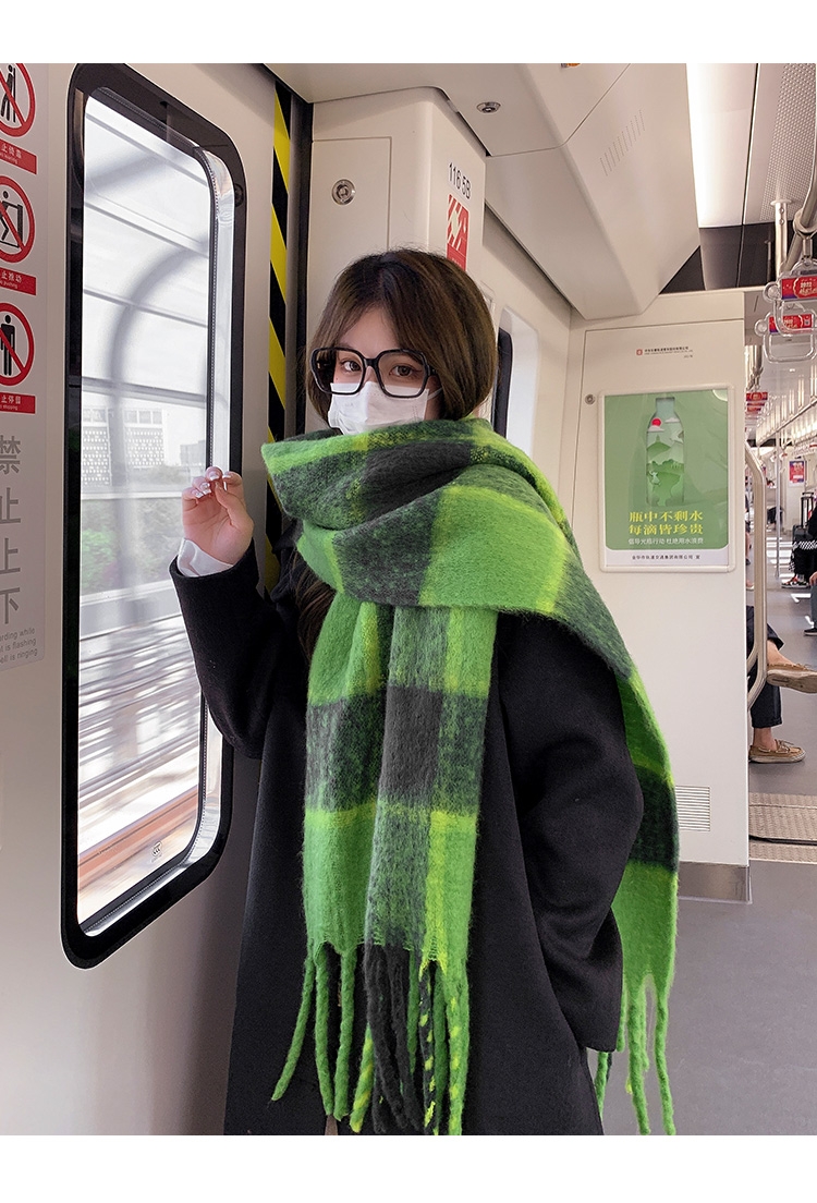 Cross-border scarf wholesale e-commerce live-streaming supply chain supply fluorescent green checkered thick beard scarves pic 3