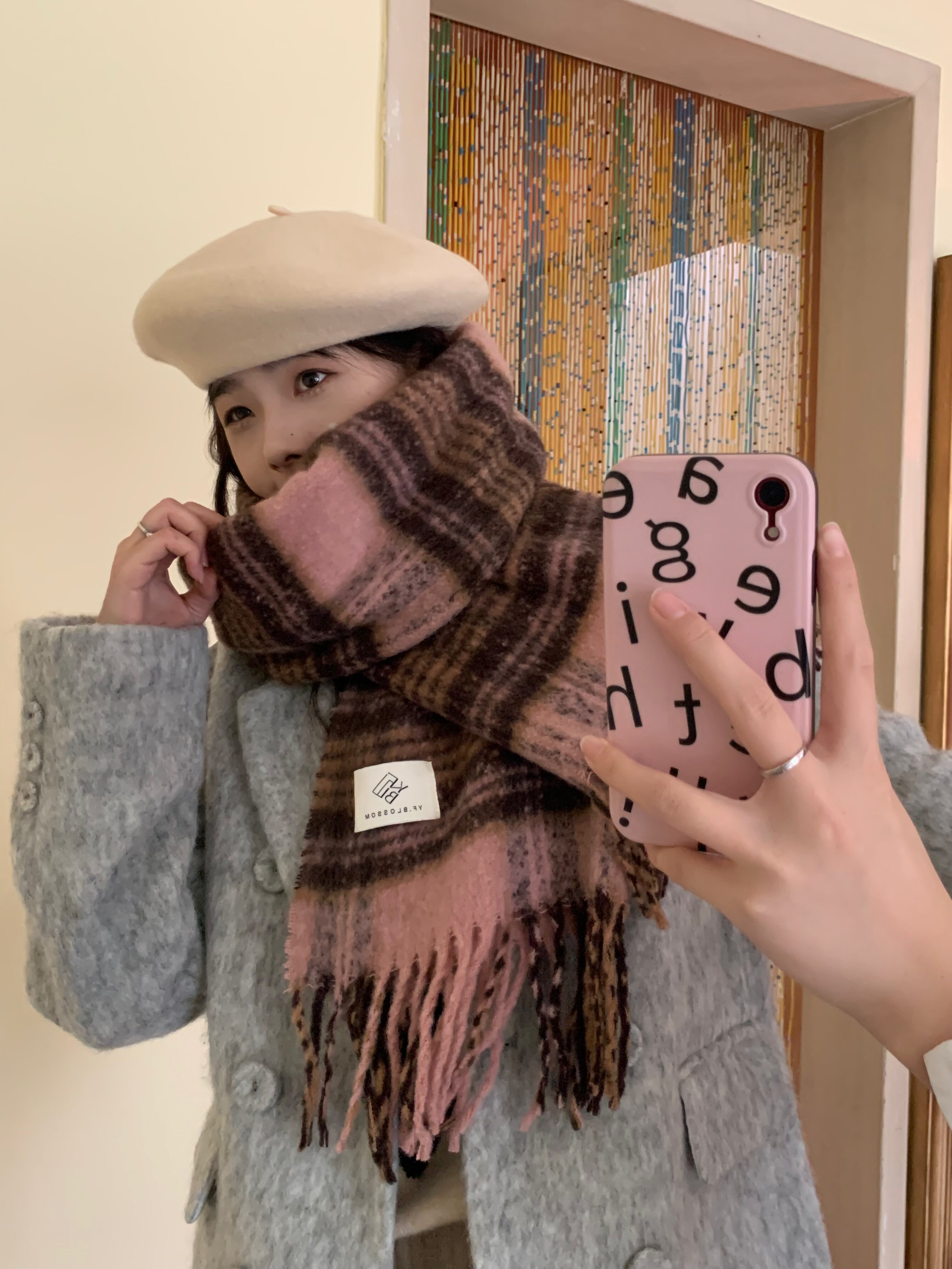 The 2024 new Maillard high-end checkered scarf for women, a Korean-style shawl for both winter and spring and autumn, is thick and warm pic 6
