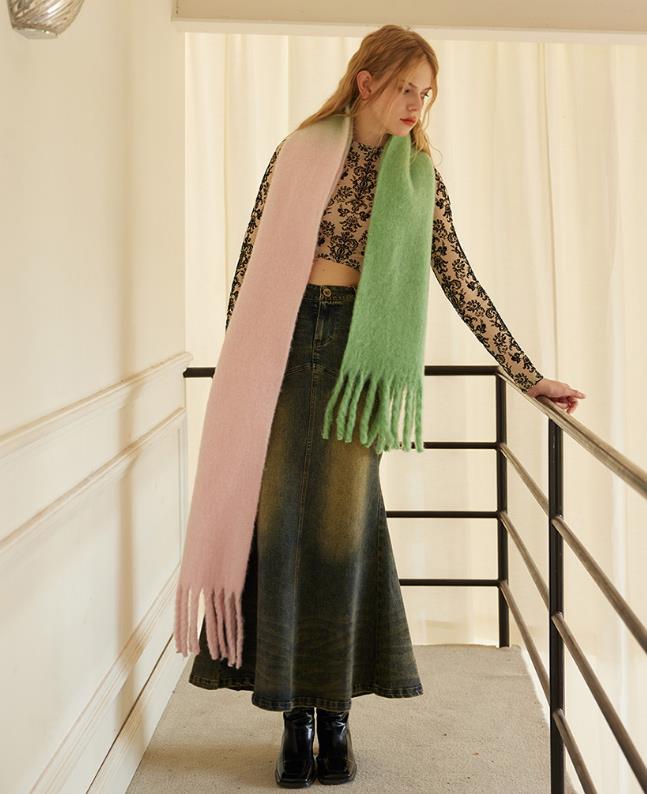 Cross-border wholesale of 68 thick beard series new wool hand-painted gradient scarves in stock, e-commerce supply pic 3