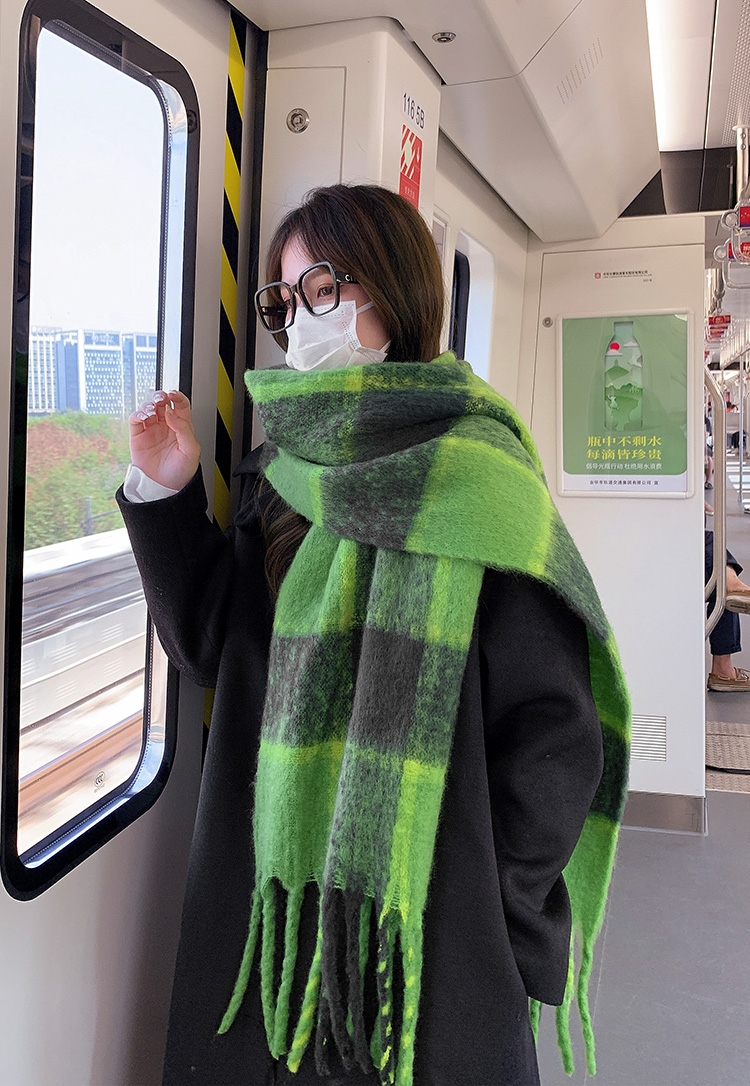 Cross-border scarf wholesale e-commerce live-streaming supply chain supply fluorescent green checkered thick beard scarves pic 4