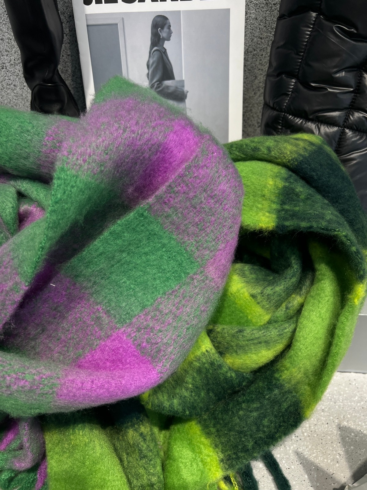 Cross-border scarf wholesale e-commerce live-streaming supply chain supply fluorescent green checkered thick beard scarves pic 7