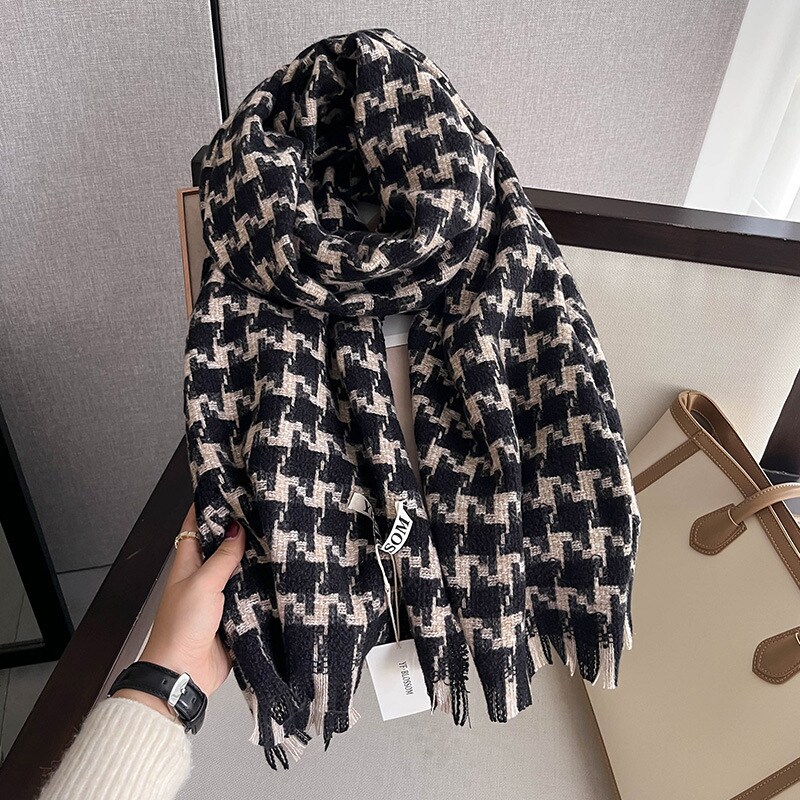 The 2024 winter new thousand-bird check cashmere scarf is a versatile long and warm dress for women, a retro shawl for couples, and a trendy scarf for men pic 17