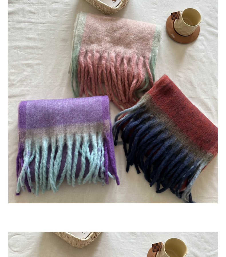 A simple frame in solid color, paired with a warm faux cashmere scarf, a soft and fluffy pink scarf for winter, and a cold-proof shawl pic 9