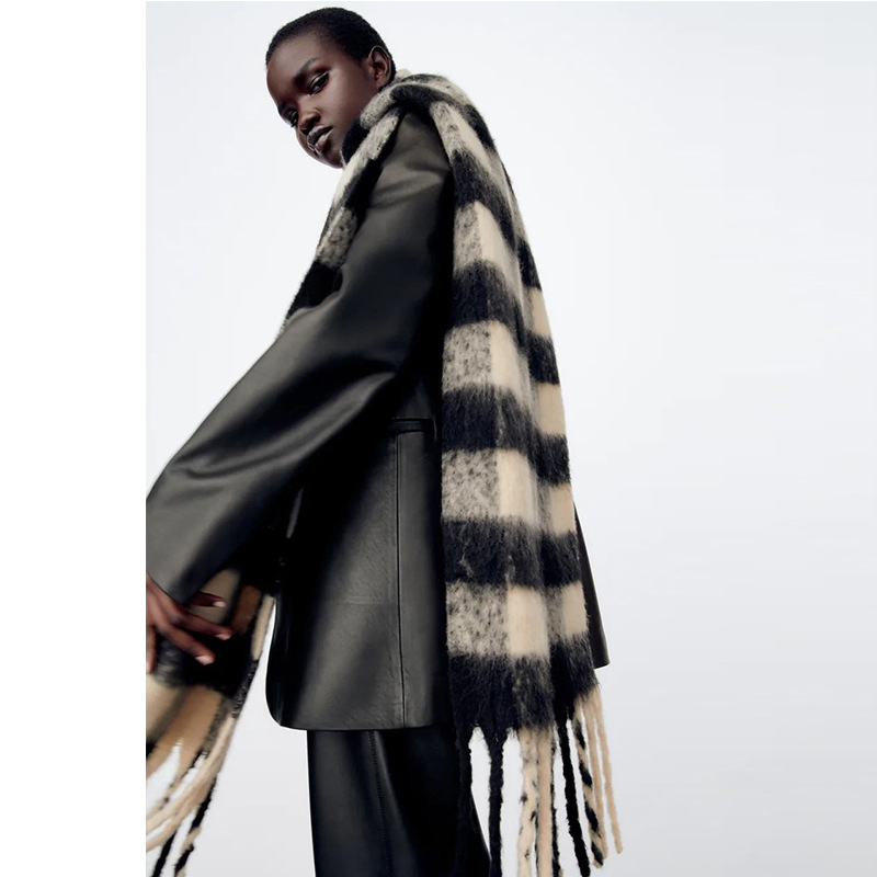 Cross-border scarf wholesale e-commerce live-streaming supply chain supply of black and white checkered thick beard scarves with bristled fur pic 2