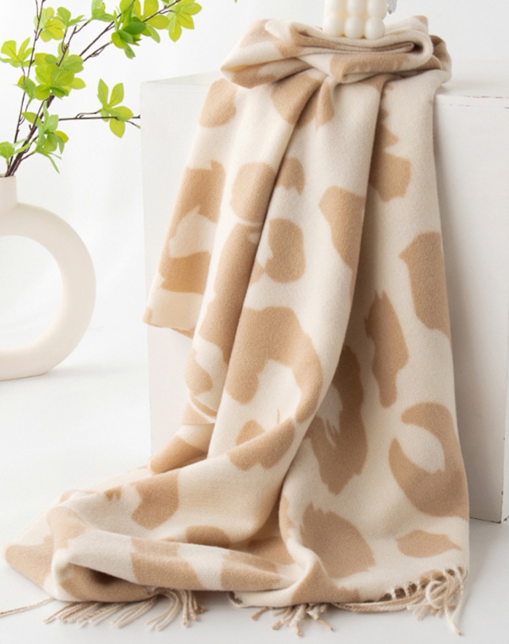 Wholesale e-commerce live-streaming supply chain of new cross-border scarves with imitation cashmere prints, cow and leopard patterns pic 5
