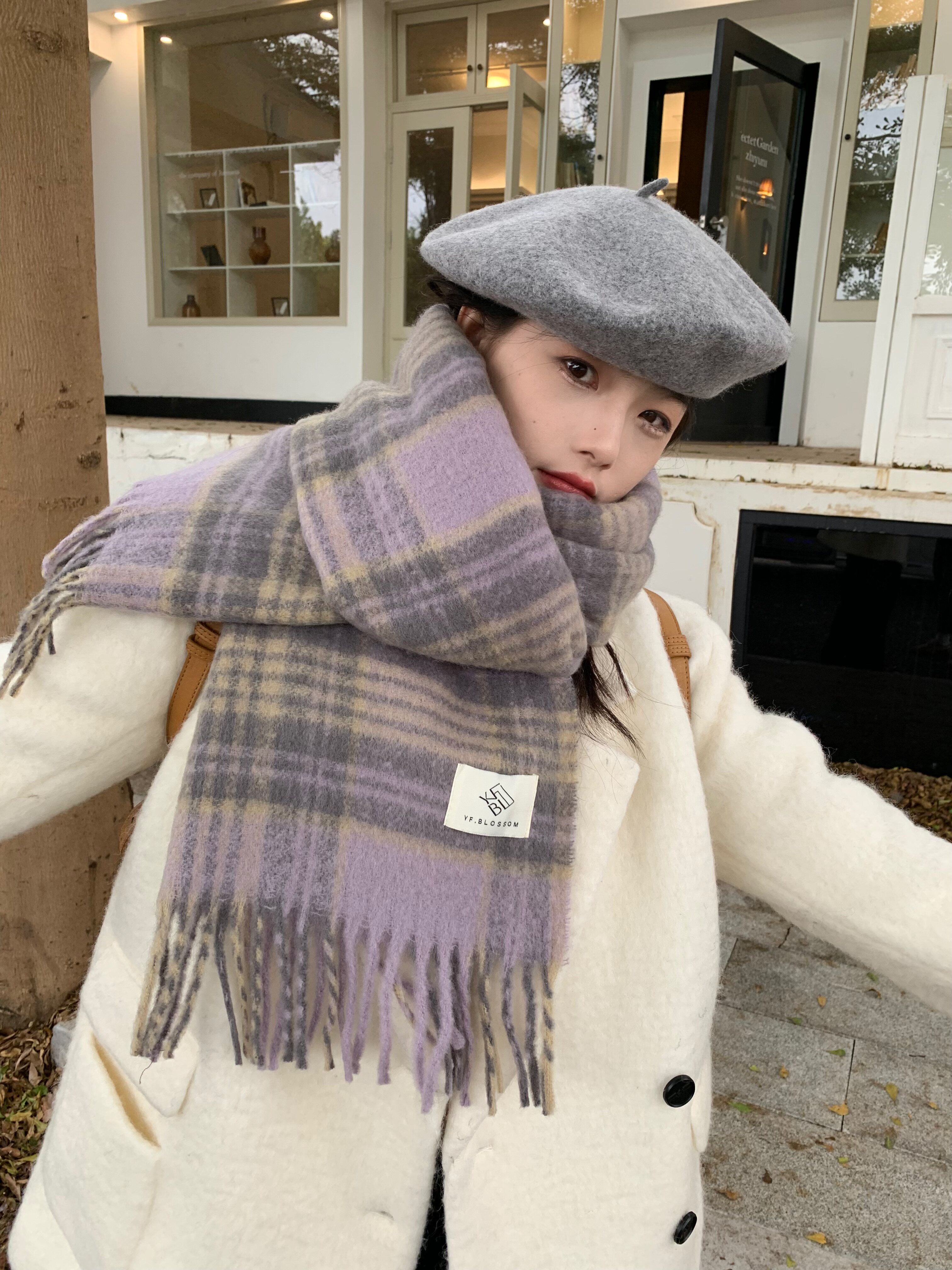 The 2024 new Maillard high-end checkered scarf for women, a Korean-style shawl for both winter and spring and autumn, is thick and warm pic 8