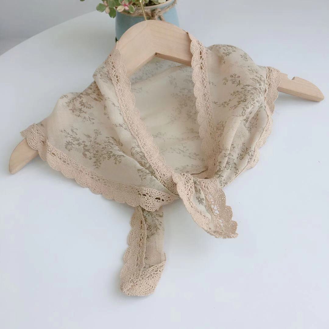 The export Japanese and Korean style triangular scarves are very elegant and fresh. The lace is all made of cotton and linen pic 5