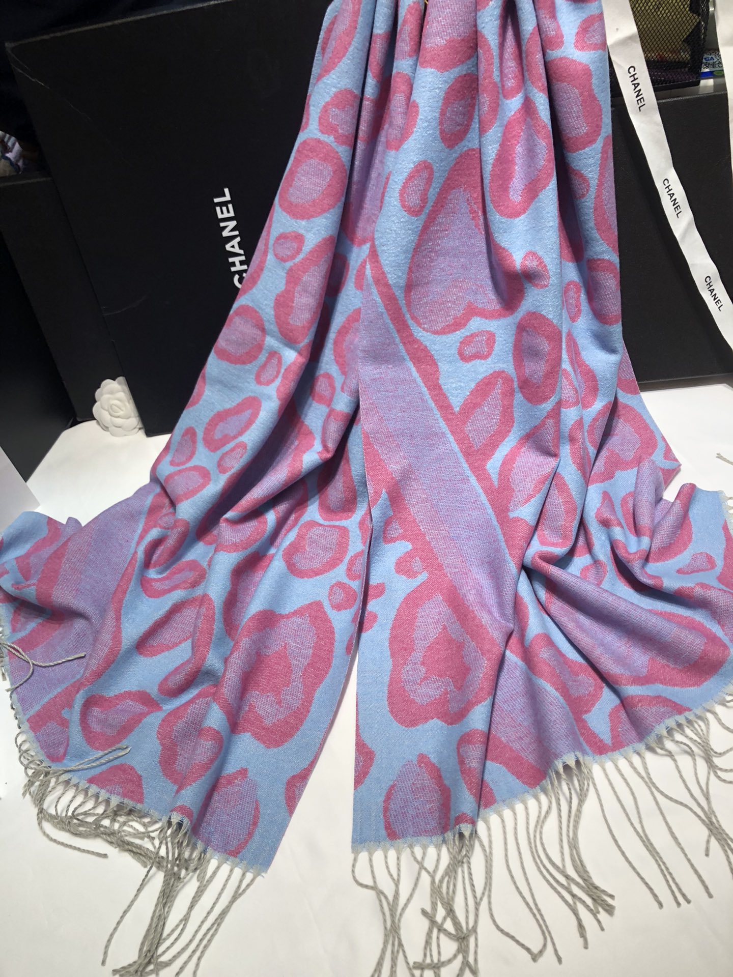 Cross-border scarf wholesale e-commerce live streaming supply chain new order style 65 jacquard series large leopard print pic 3