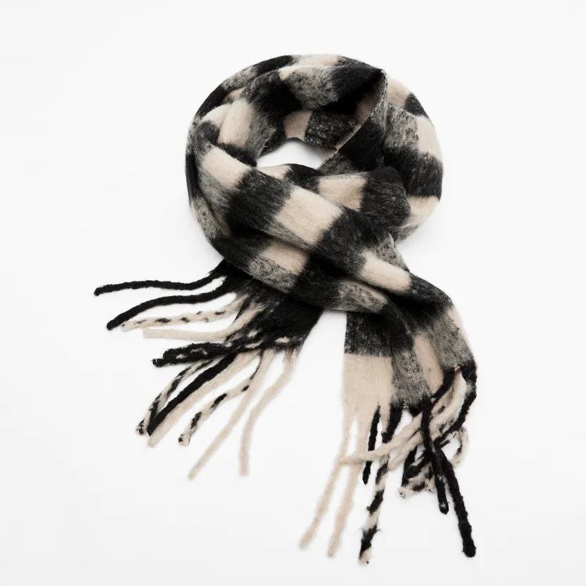 Cross-border scarf wholesale e-commerce live-streaming supply chain supply of black and white checkered thick beard scarves with bristled fur pic 6