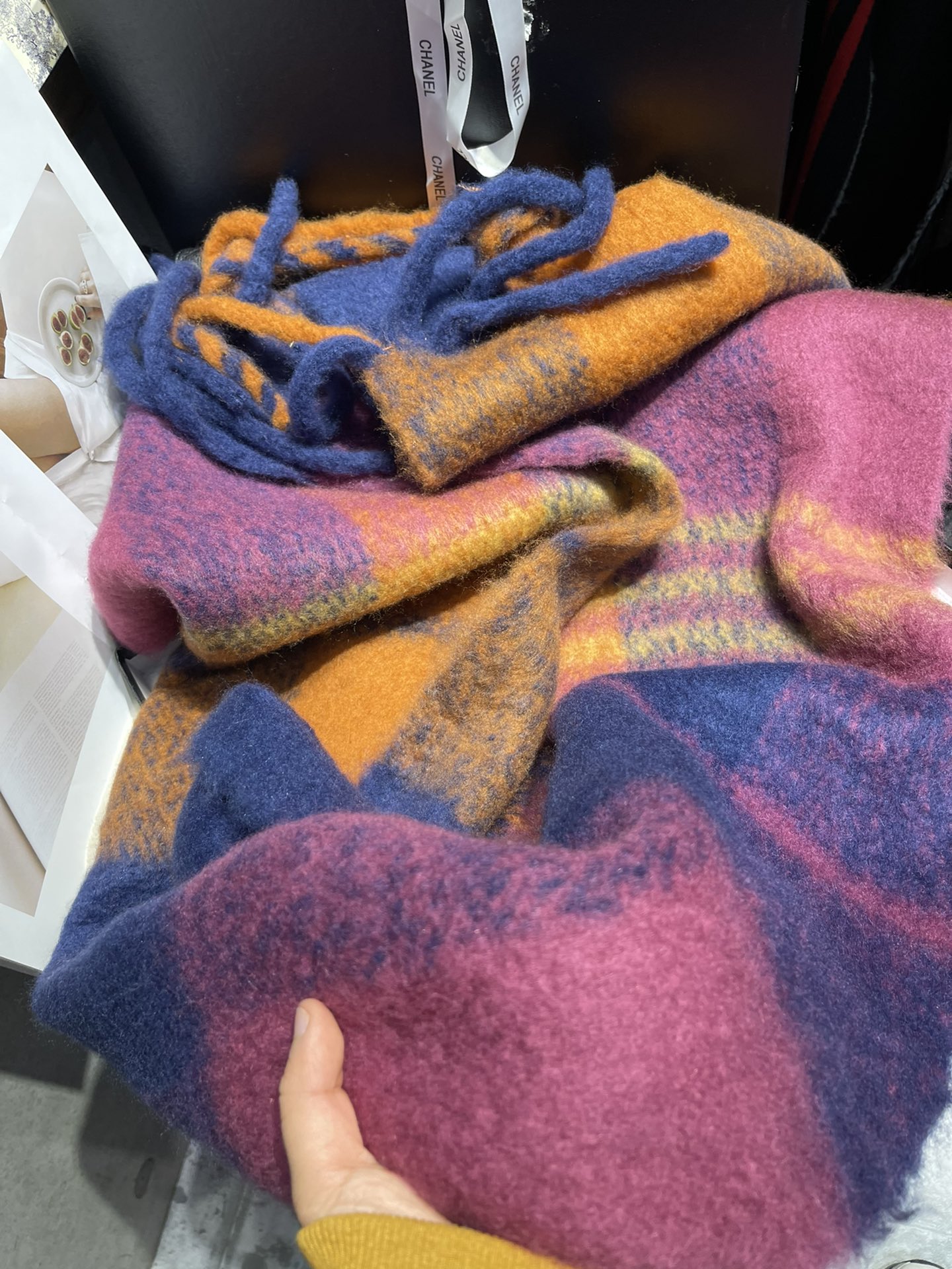 Cross-border scarf wholesale, e-commerce live streaming, supply chain, bristles, deep purple-red checkered thick whiskers pic 6