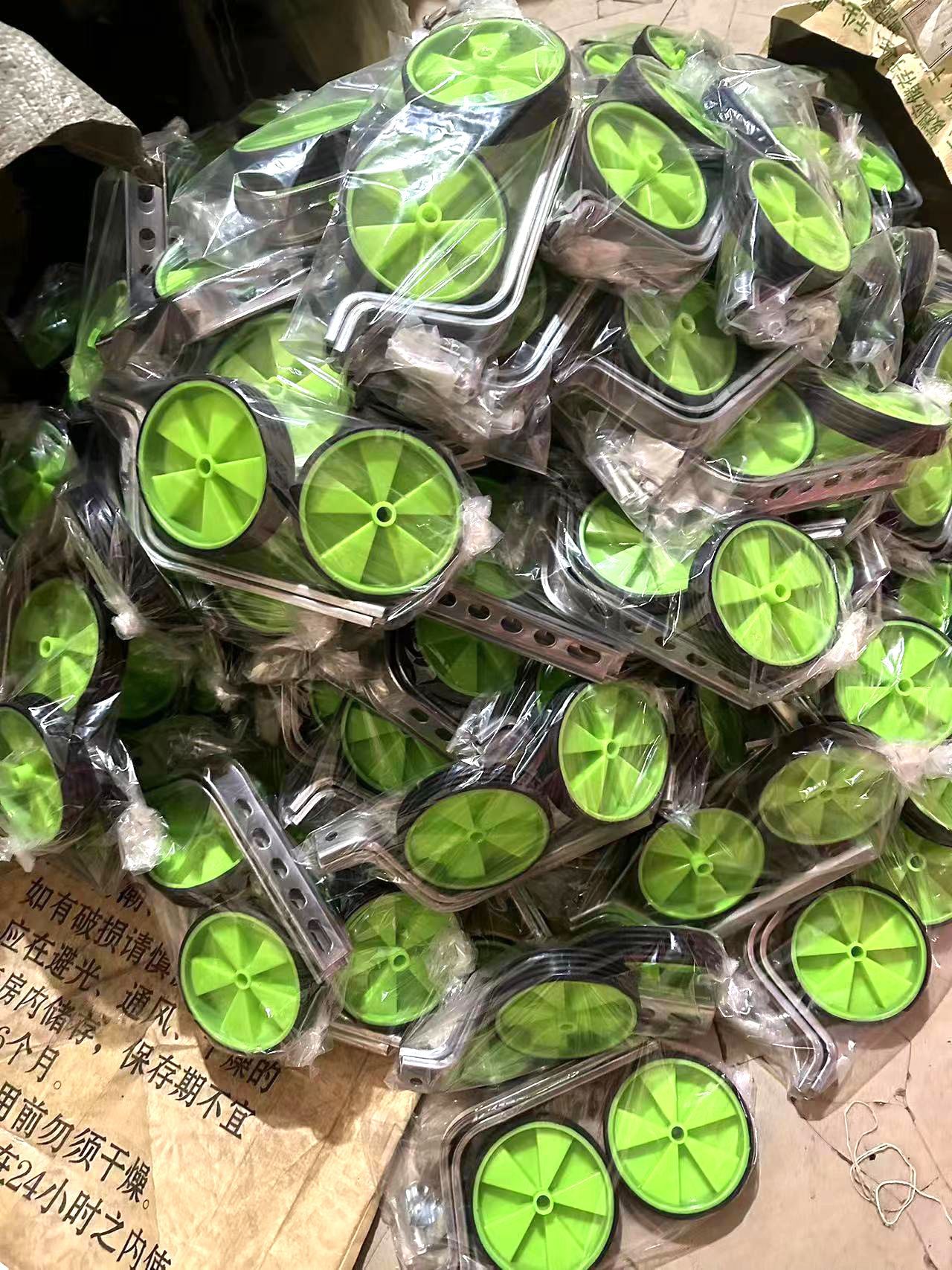 自行车辅助轮儿童自行车支架辅轮闪光轮自行车配件辅助轮可调支架详情16
