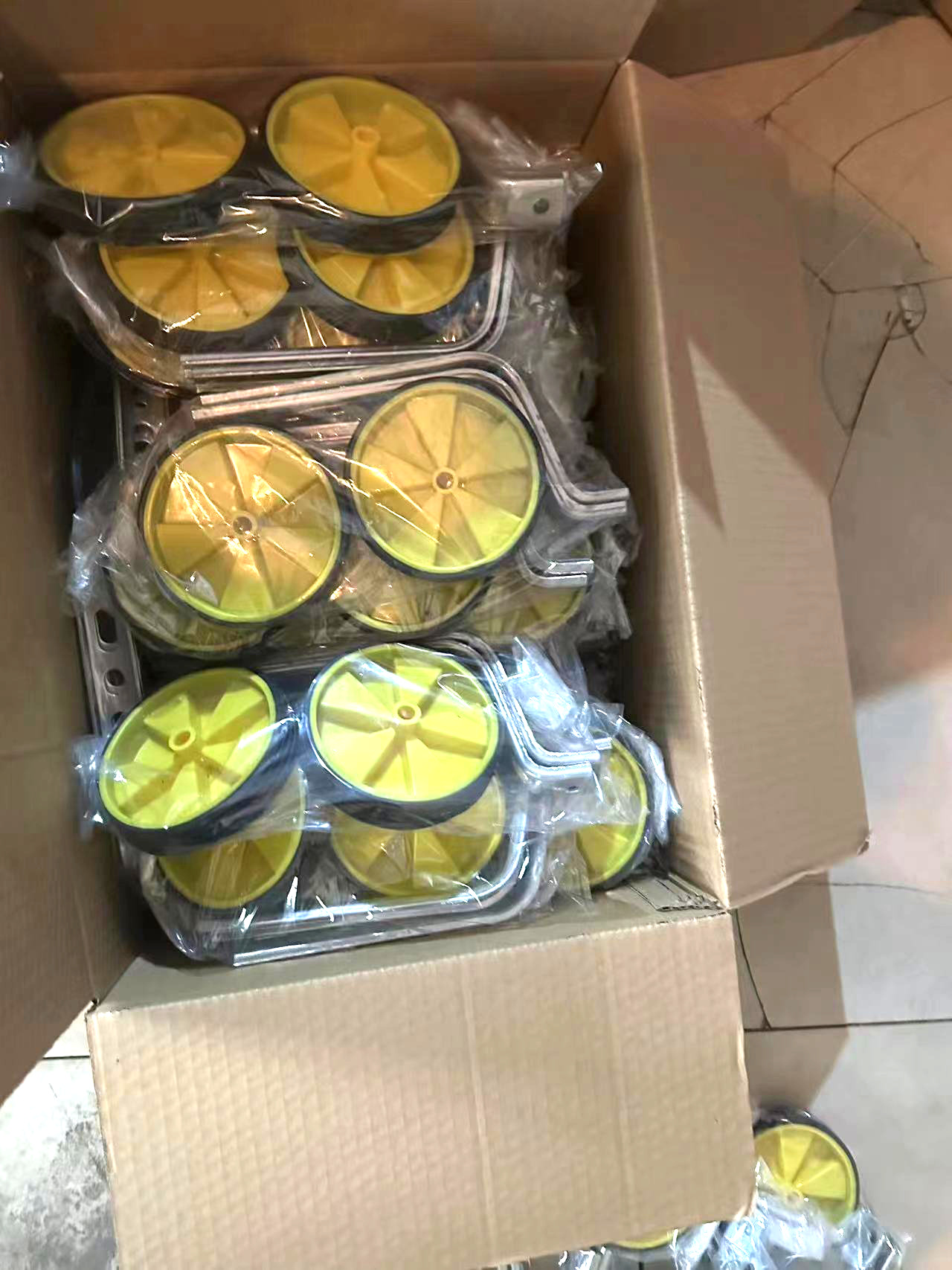 自行车辅助轮儿童自行车支架辅轮闪光轮自行车配件辅助轮可调支架详情11