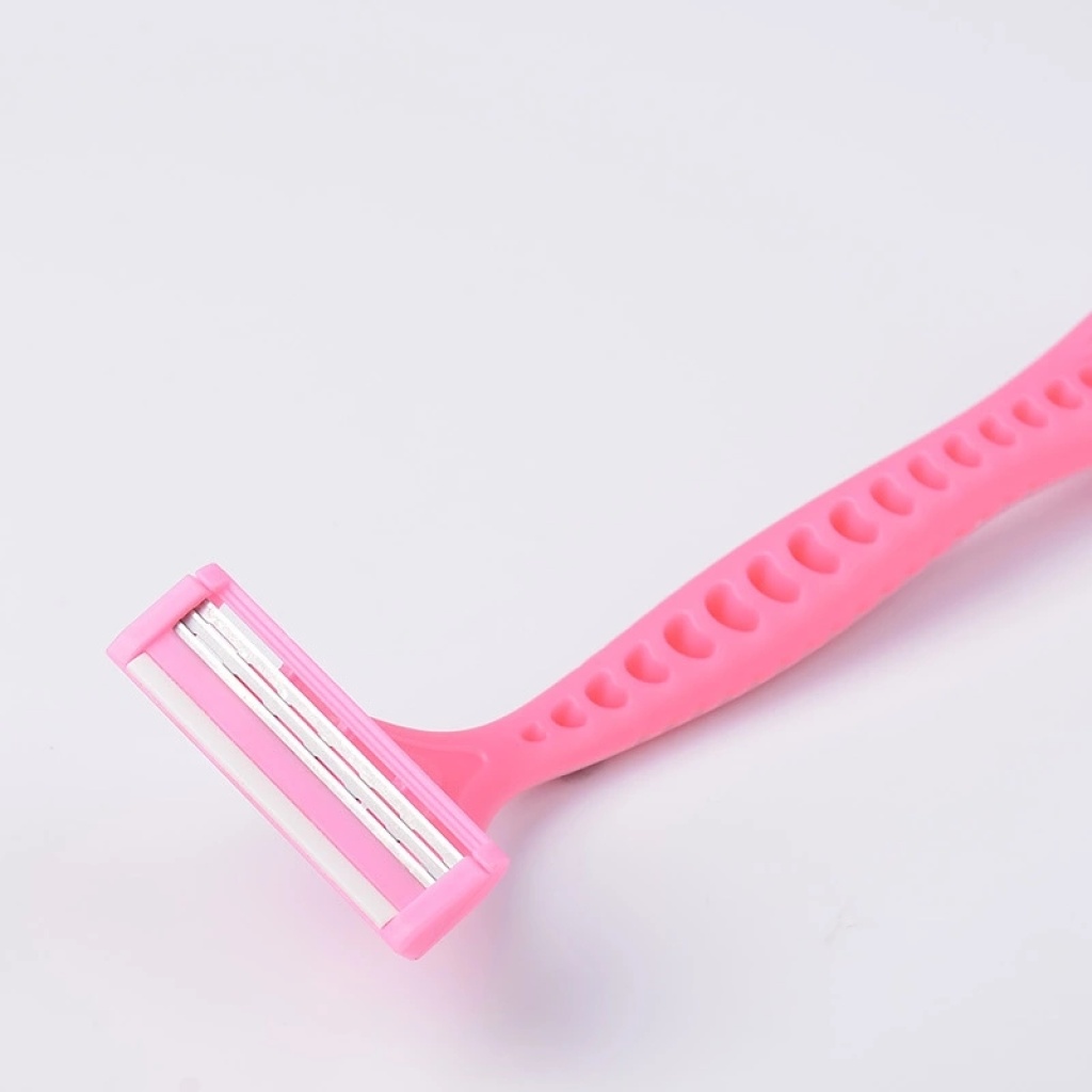 Disposable razors, portable travel razors, hotel cleaning supplies, multi-blade razors pic 6