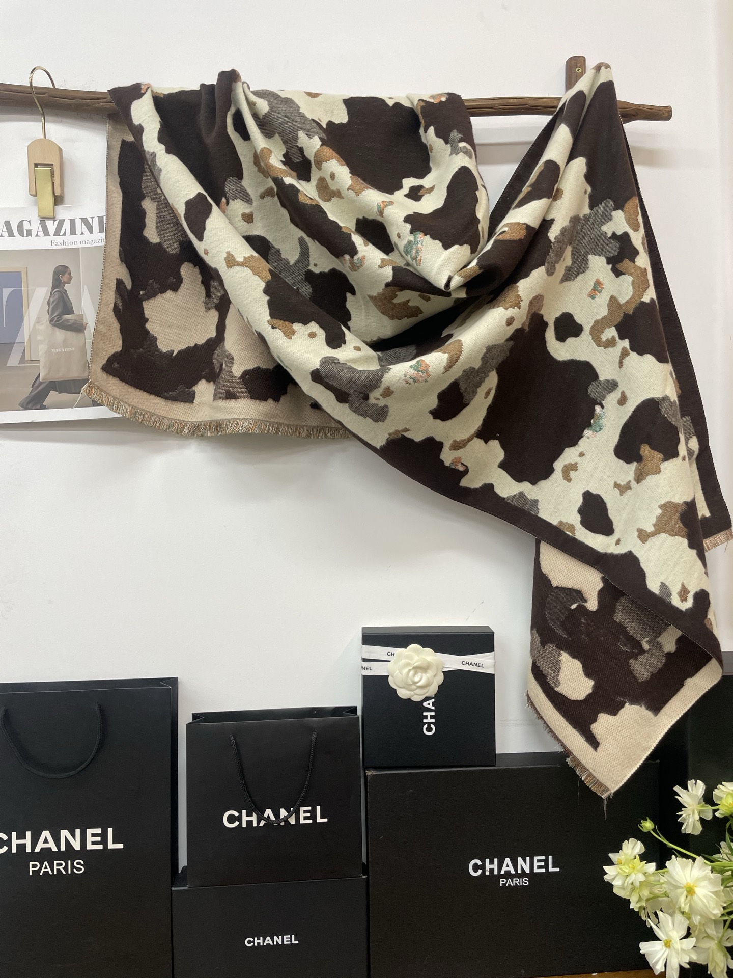 Wholesale of new cross-border export scarves with high-speed jacquard cow pattern, versatile for autumn and winter, available through e-commerce live streaming pic 8