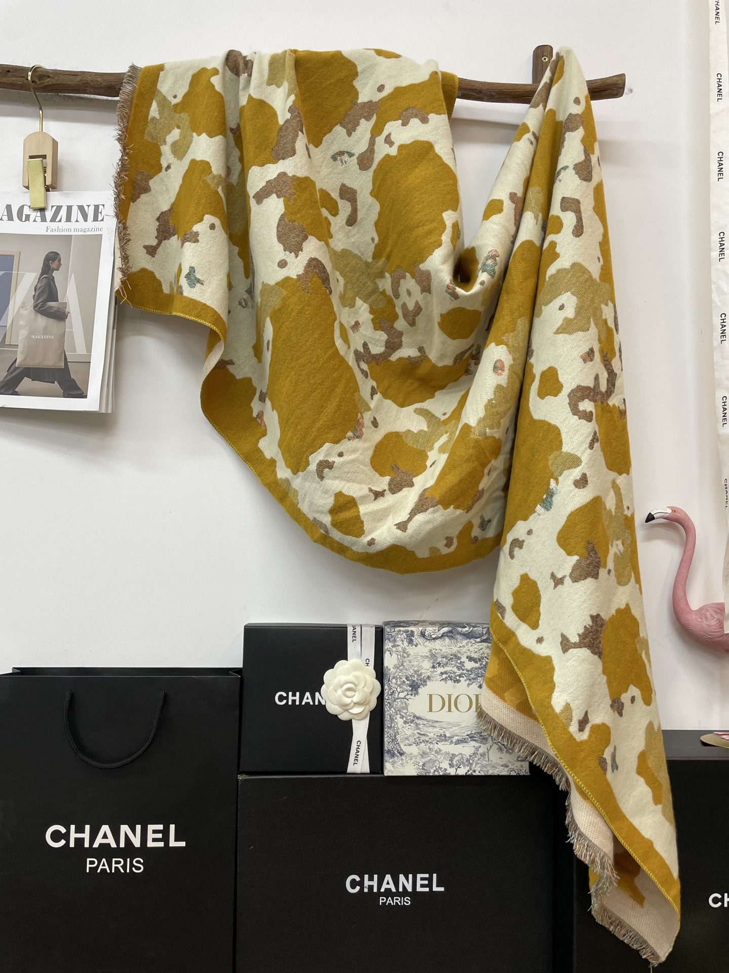 Wholesale of new cross-border export scarves with high-speed jacquard cow pattern, versatile for autumn and winter, available through e-commerce live streaming pic 4