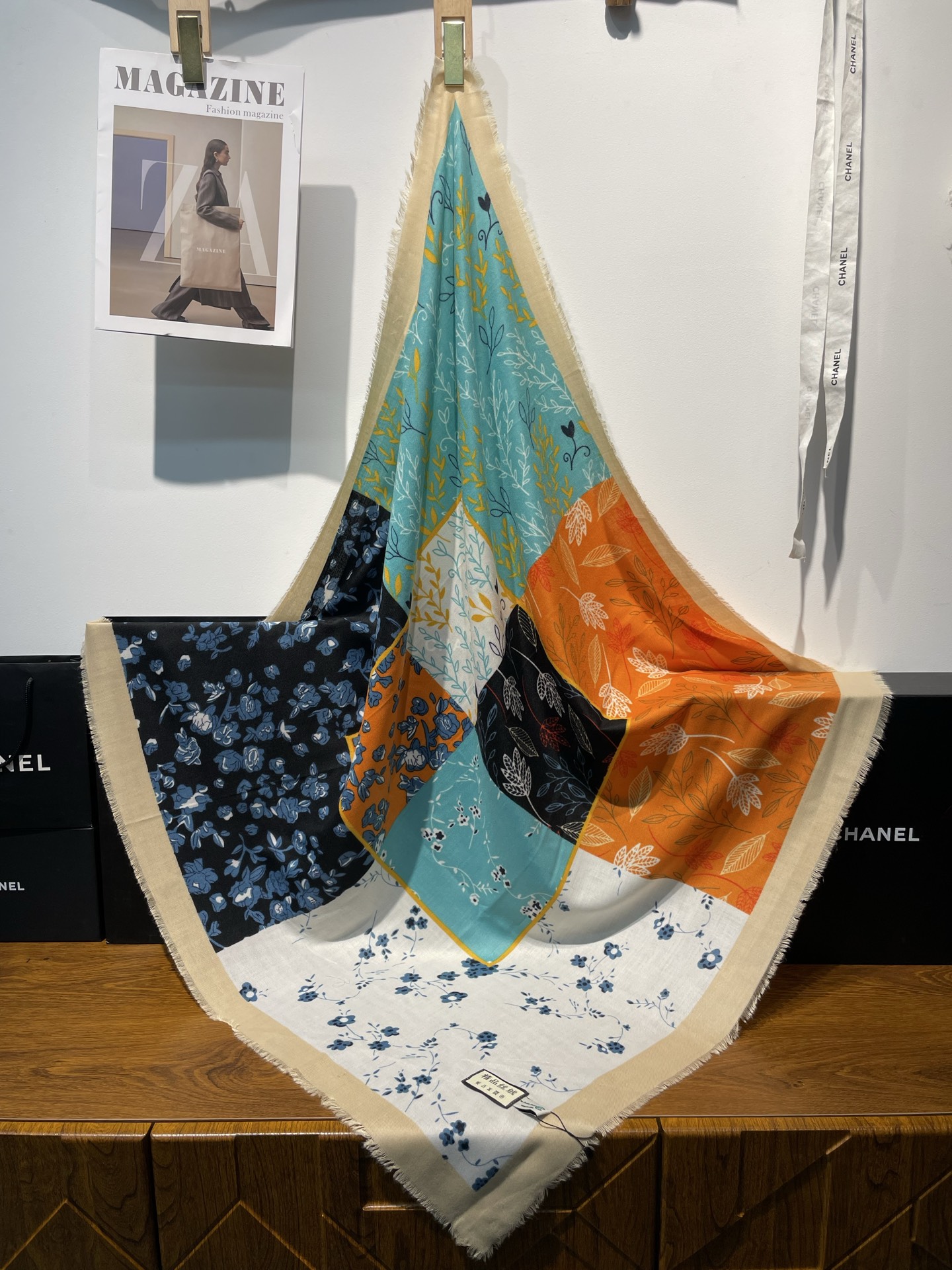 New cross-border export cash on delivery fashionable classic velvet printed square scarves, e-commerce live-streaming scarf wholesale supply chain pic 2