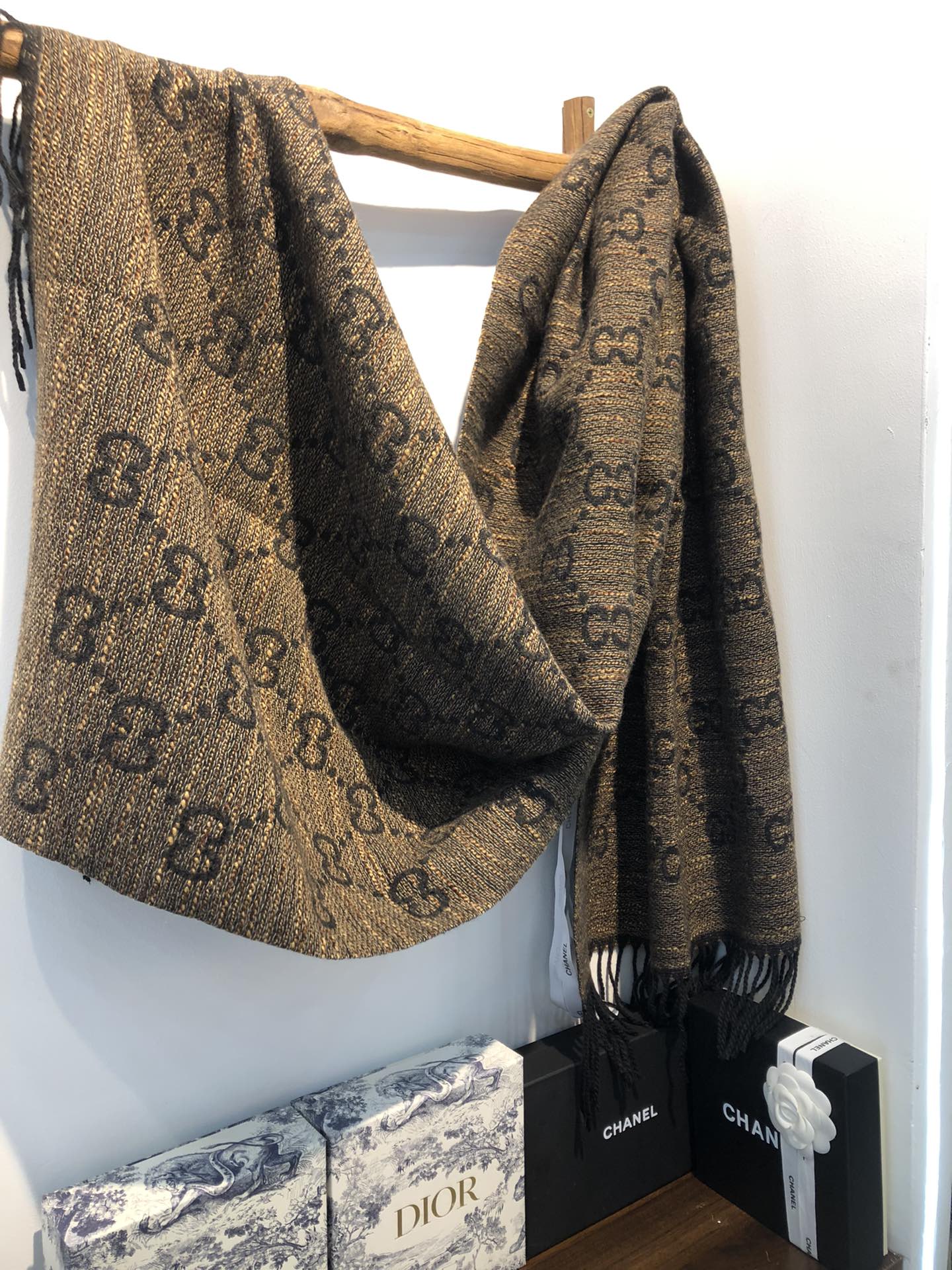 New in-stock cross-border scarves wholesale e-commerce live streaming, elegant little Chanel style double CC Little Chanel pic 5