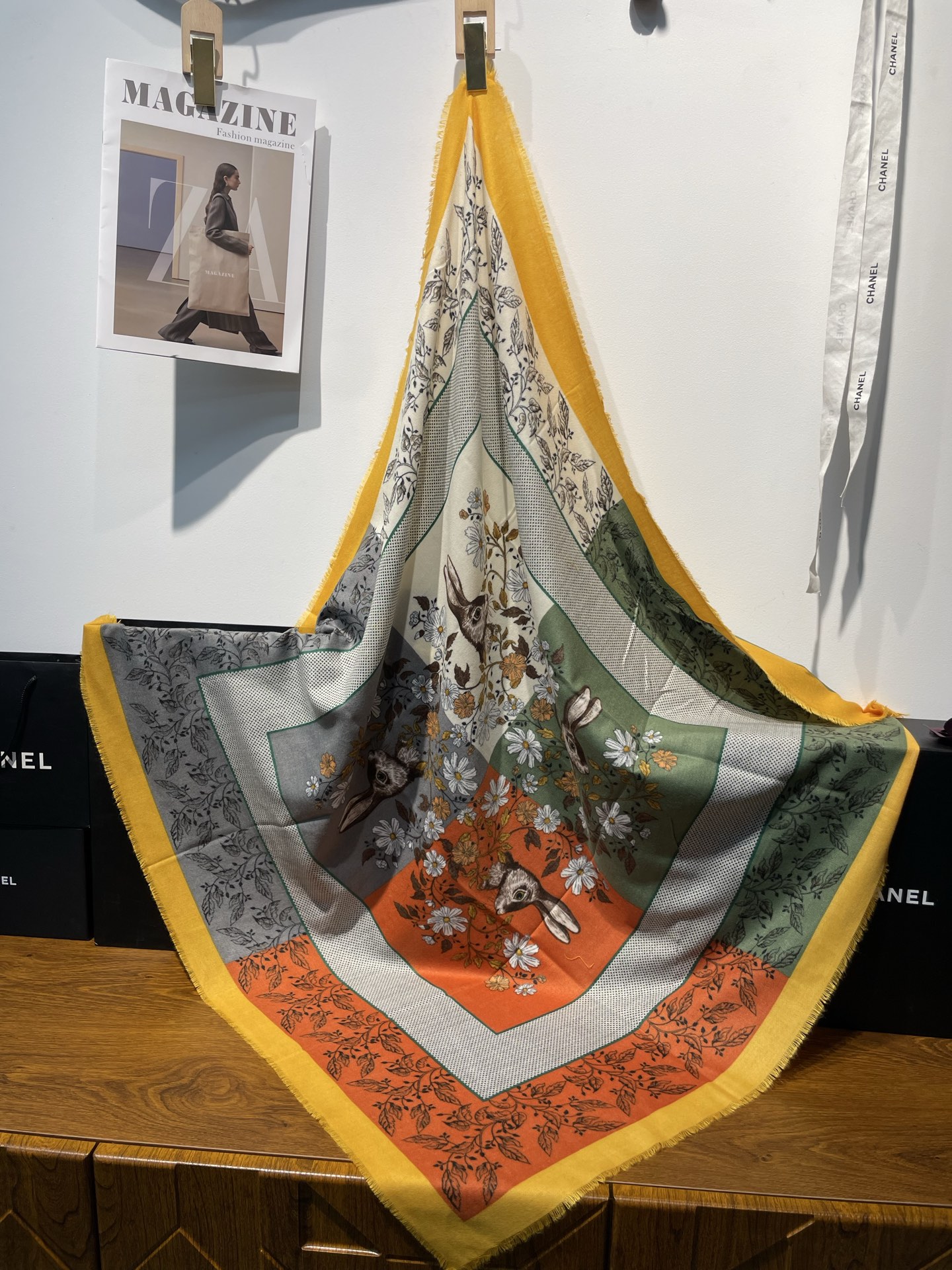 New cross-border export cash on delivery e-commerce live streaming fashionable classic velvet printed square towels supply chain pic 4