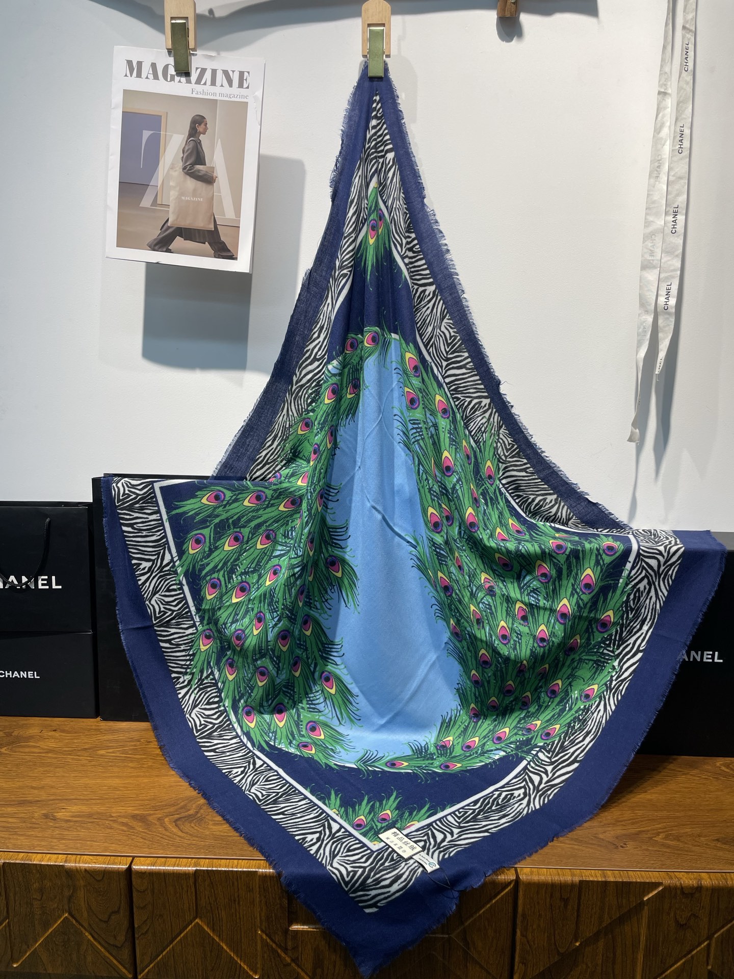 New cross-border export cash on delivery fashionable classic velvet printed square scarves, e-commerce live-streaming scarf wholesale supply chain pic 1
