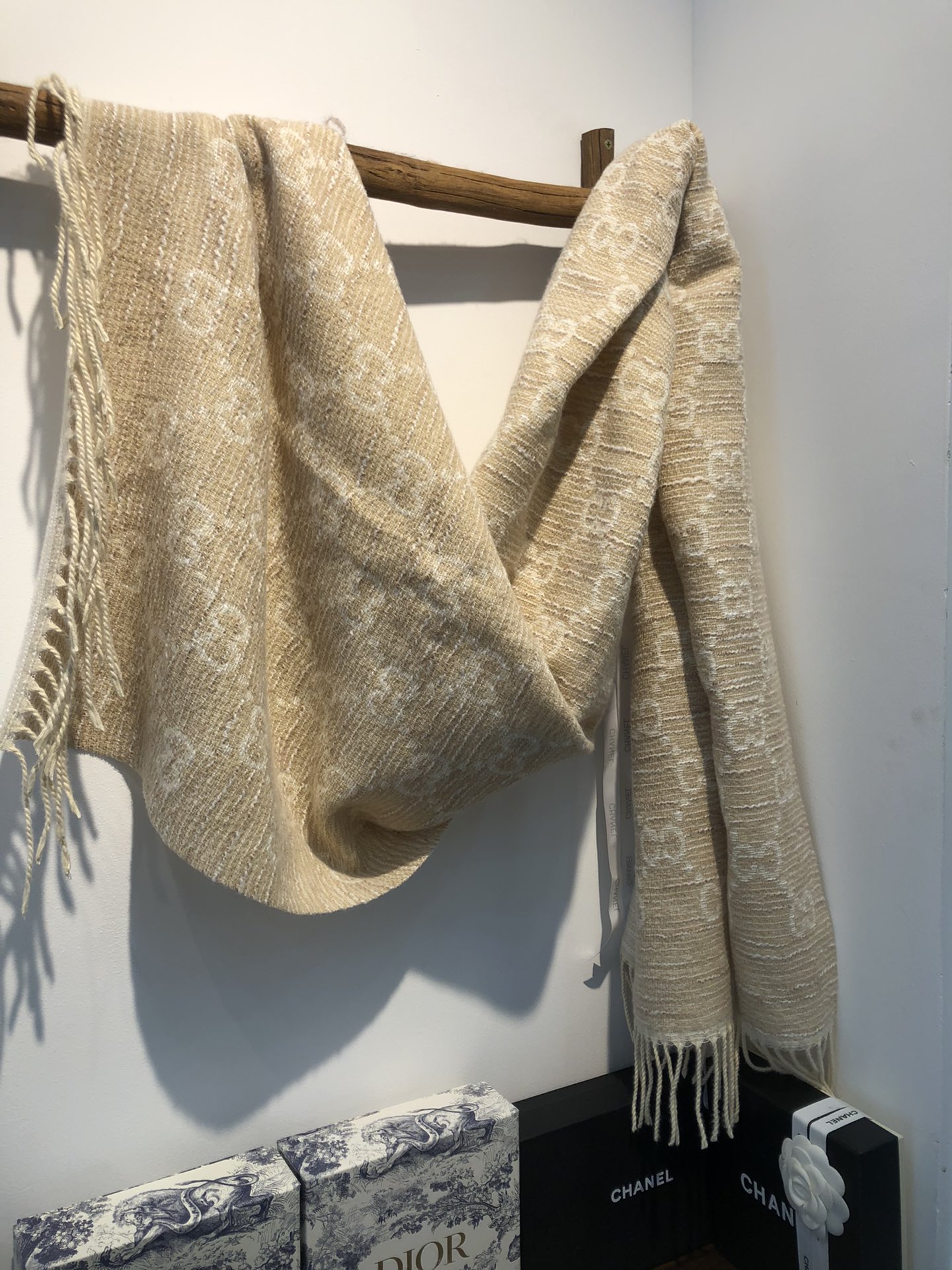 New in-stock cross-border scarves wholesale e-commerce live streaming, elegant little Chanel style double CC Little Chanel pic 2