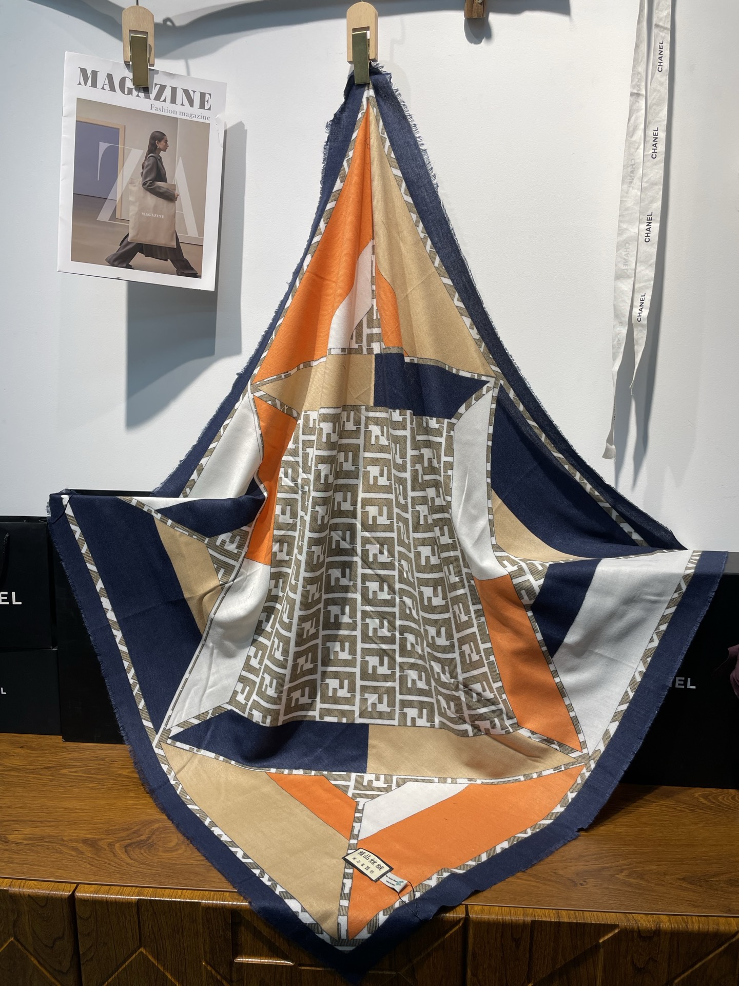 Wholesale of new cross-border export cash on delivery scarves, fashionable and classic velvet printed square scarves, e-commerce live streaming supply chain pic 1