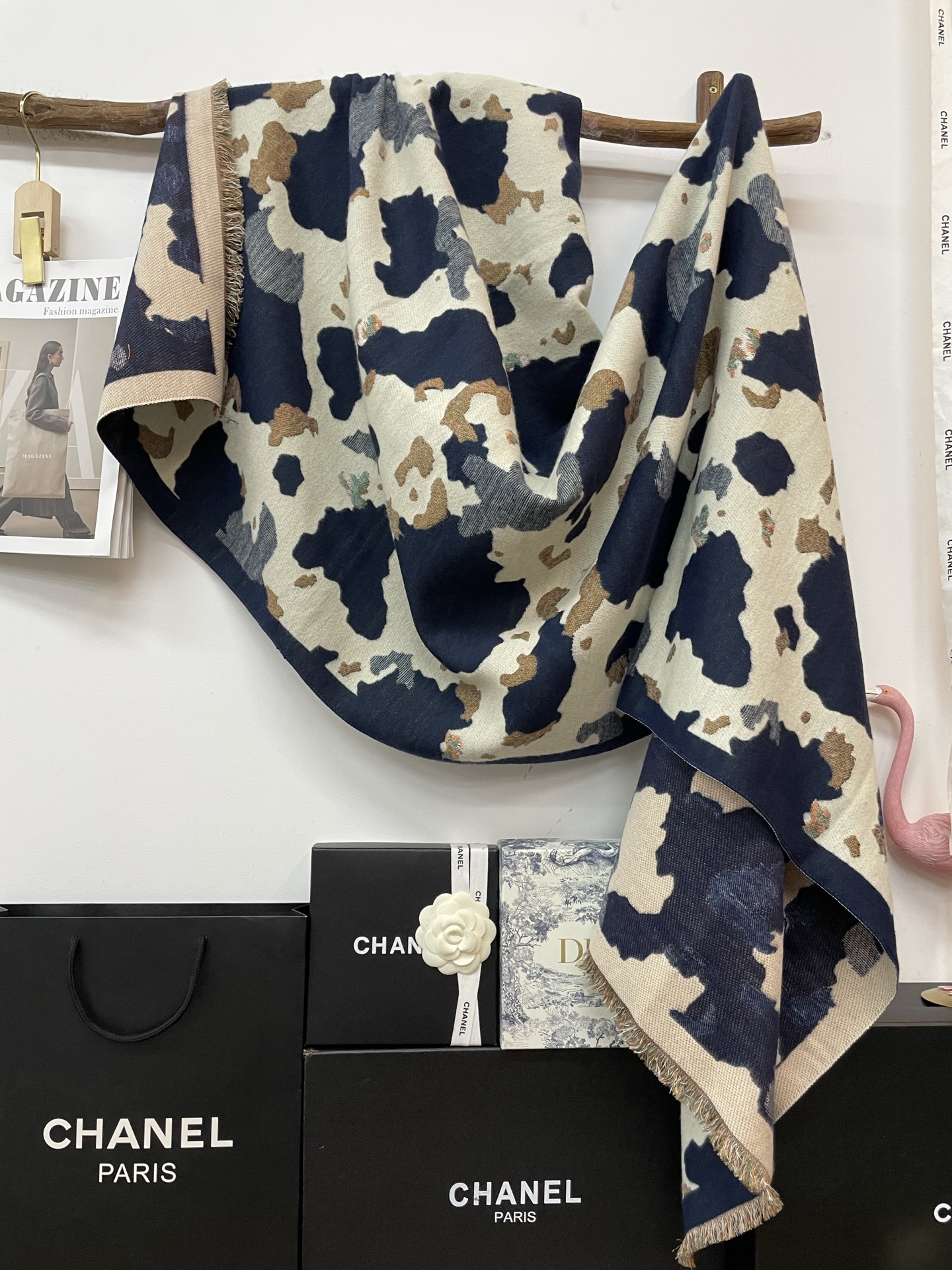 Wholesale of new cross-border export scarves with high-speed jacquard cow pattern, versatile for autumn and winter, available through e-commerce live streaming pic 3