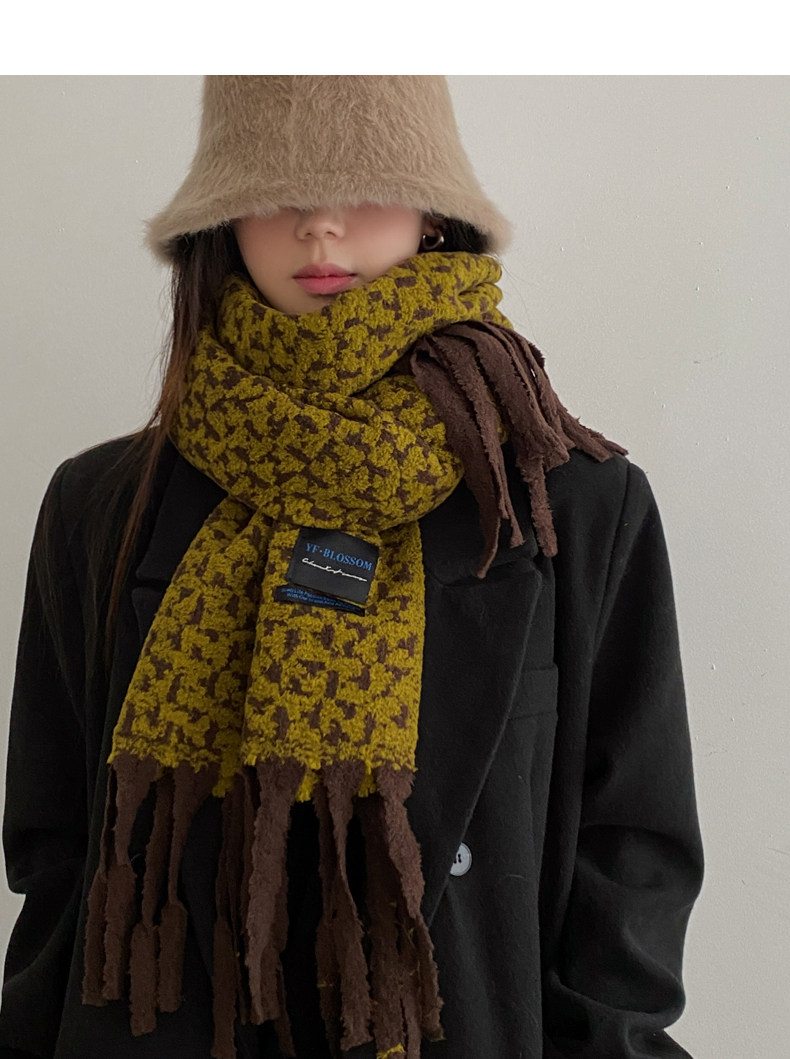New cross-border wholesale e-commerce supply of retro checkered imitation cashmere scarves and leopard print scarves pic 1