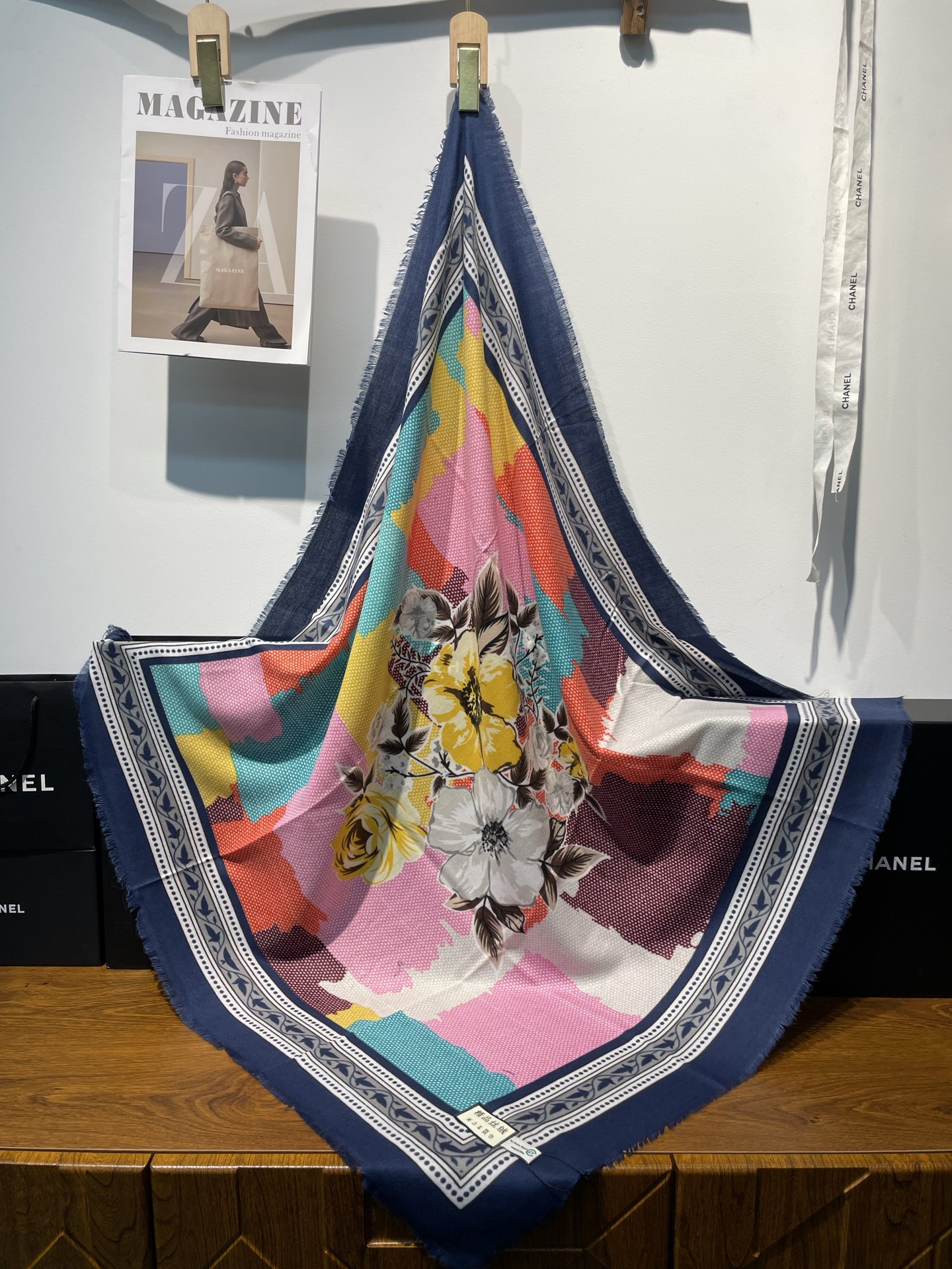 New cross-border export cash on delivery fashionable classic velvet printed square scarves, e-commerce live-streaming scarf wholesale supply chain pic 3