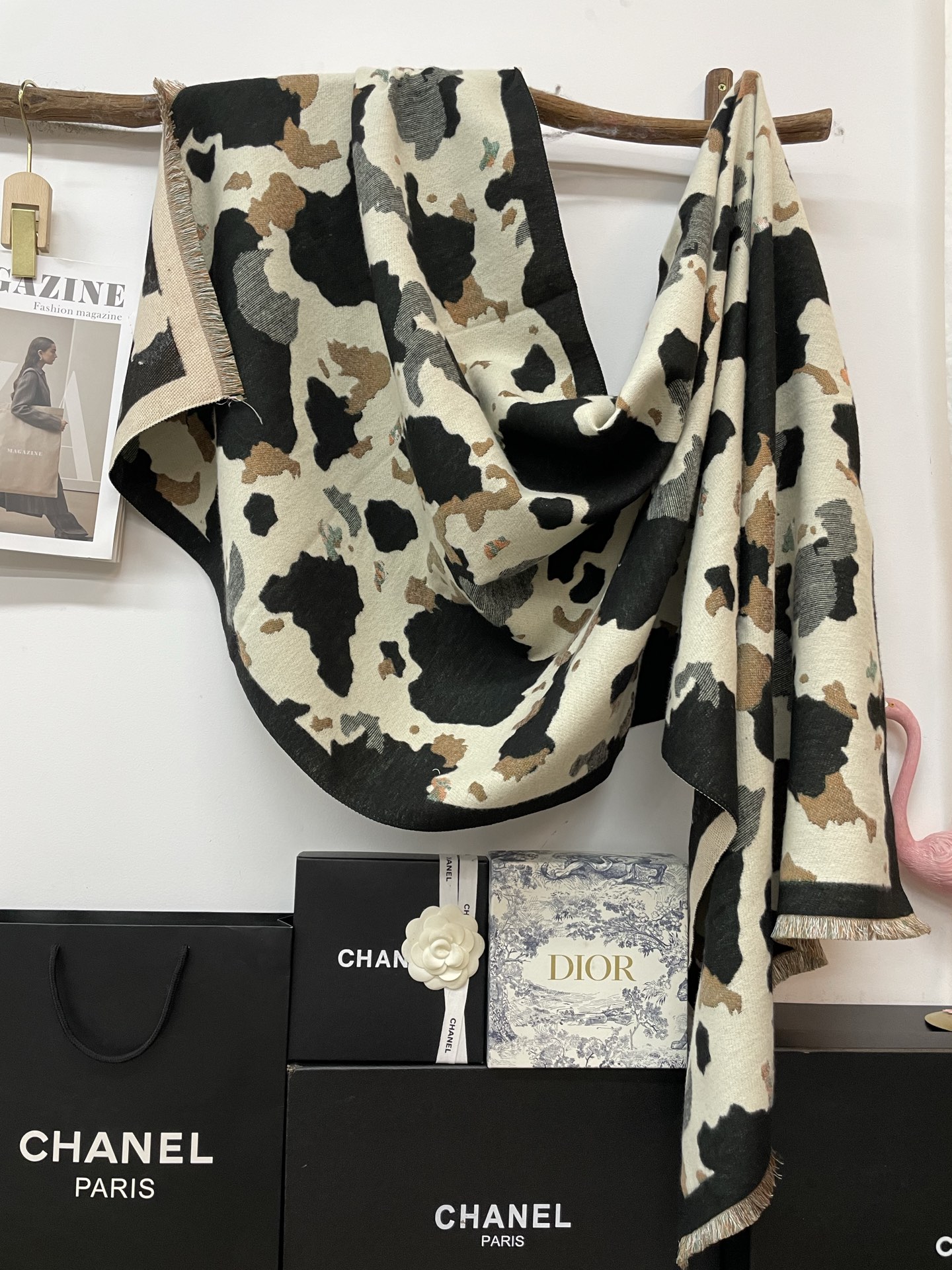 Wholesale of new cross-border export scarves with high-speed jacquard cow pattern, versatile for autumn and winter, available through e-commerce live streaming pic 6