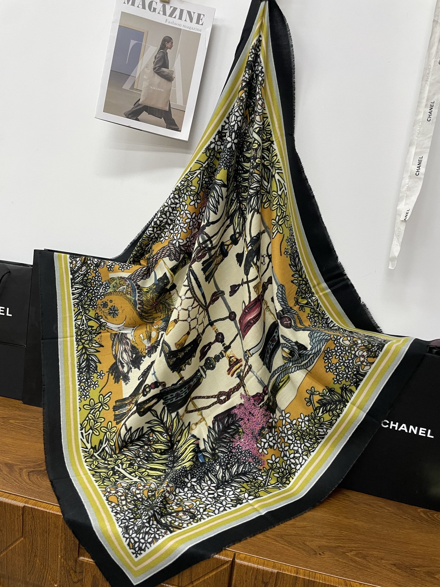 New cross-border export cash on delivery e-commerce live streaming fashionable classic velvet printed square towels supply chain pic 1