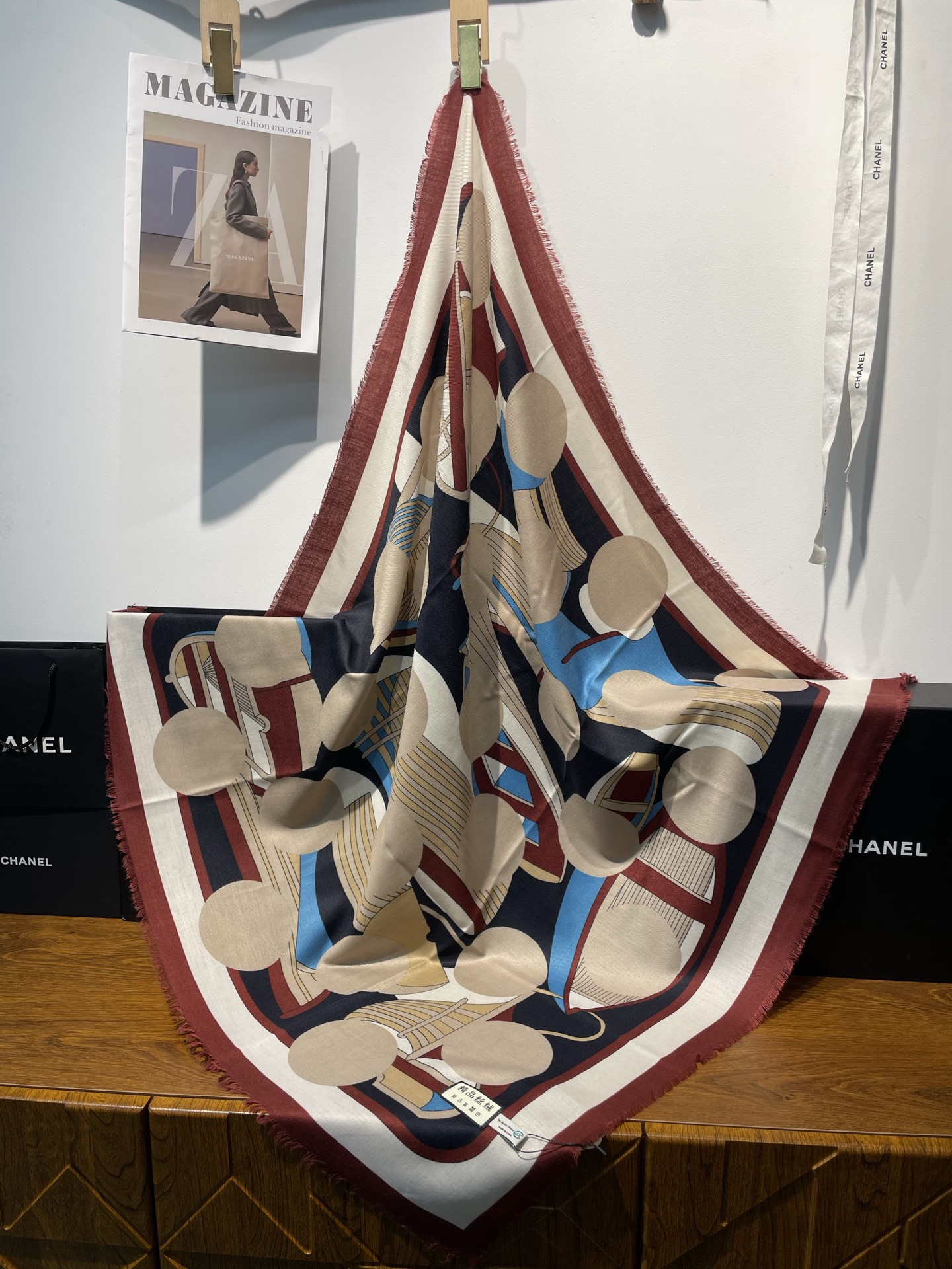Wholesale of new cross-border export cash on delivery scarves, fashionable and classic velvet printed square scarves, e-commerce live streaming supply chain pic 6