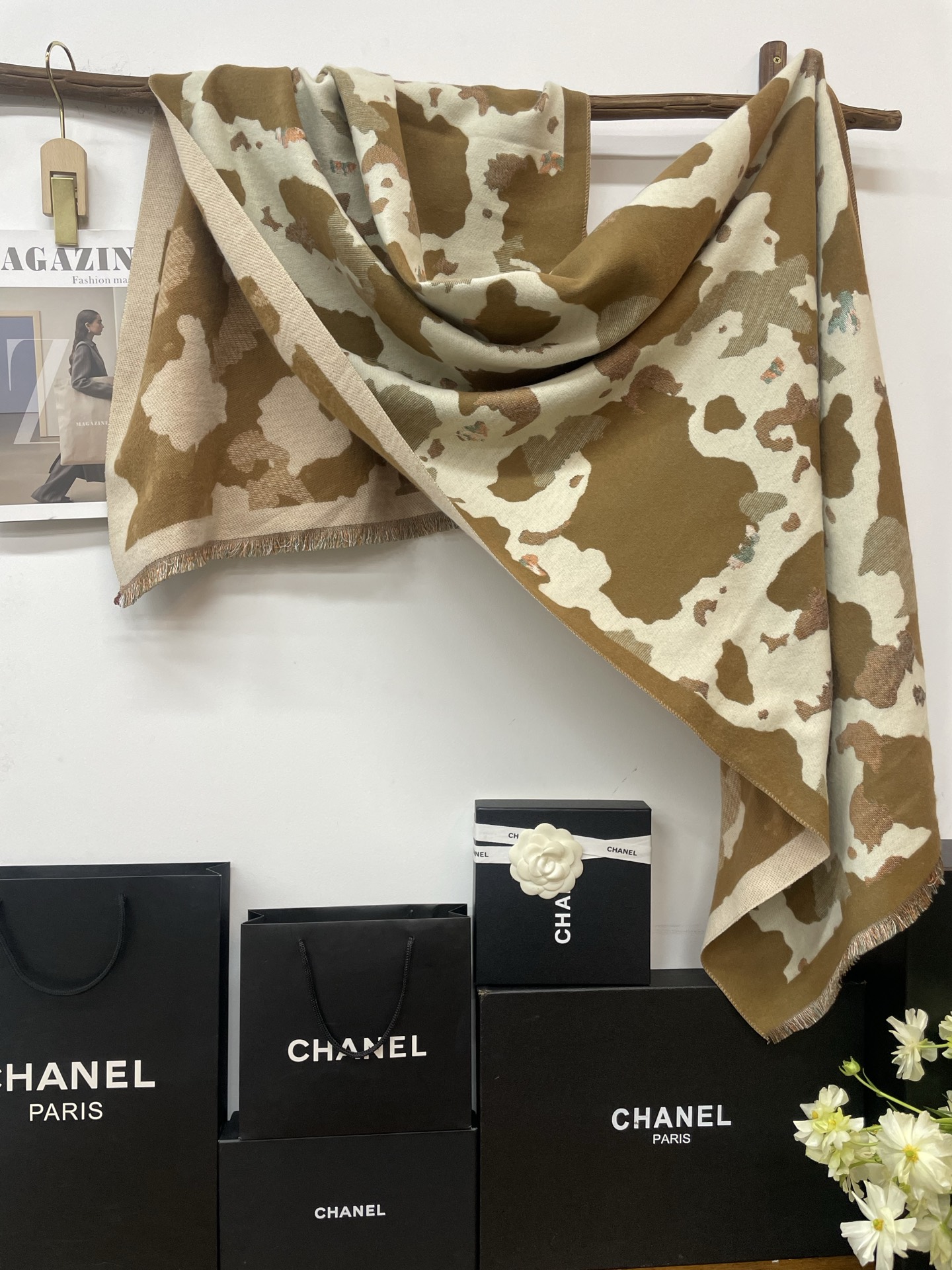 Wholesale of new cross-border export scarves with high-speed jacquard cow pattern, versatile for autumn and winter, available through e-commerce live streaming pic 9