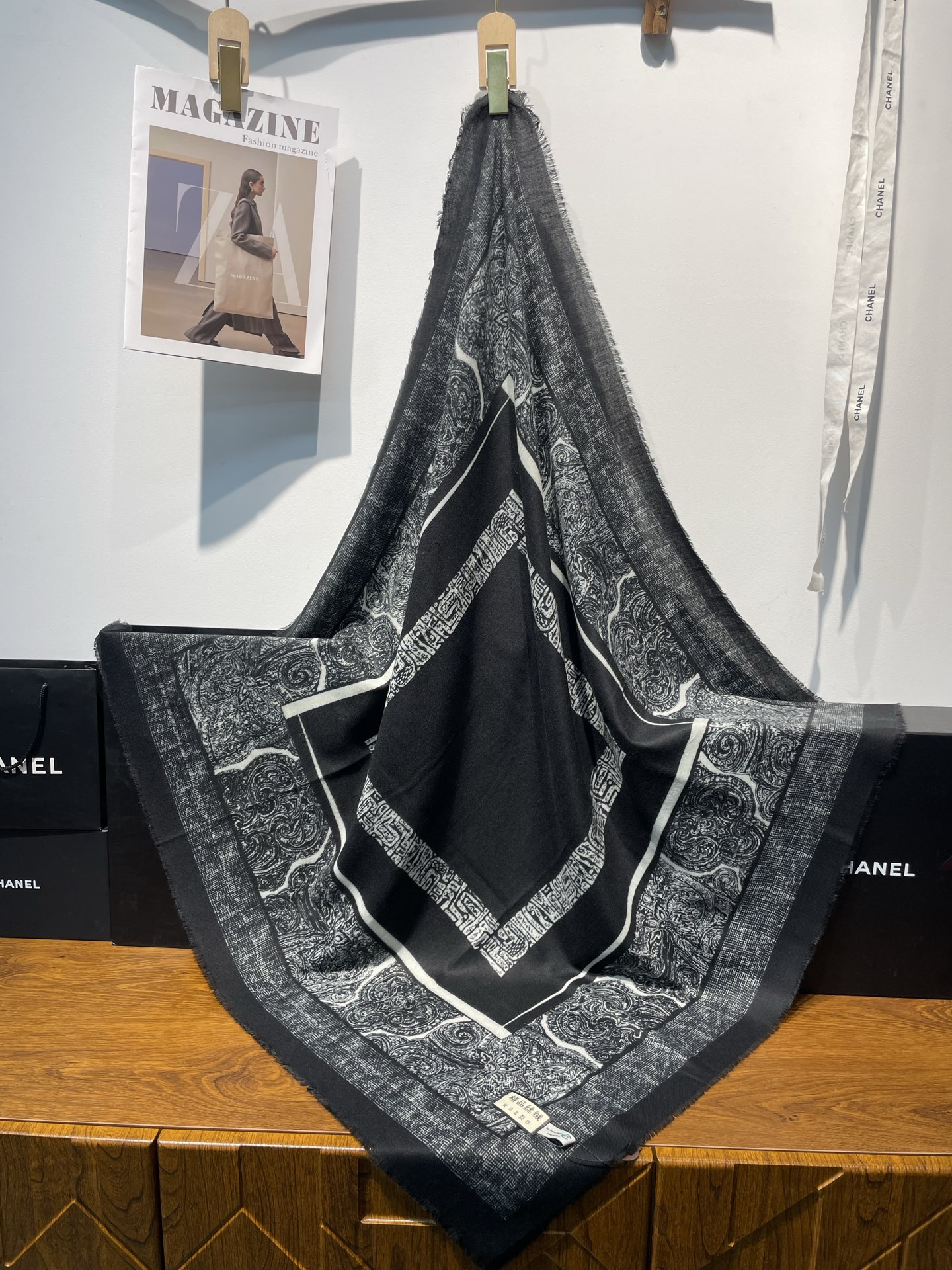 New cross-border export cash on delivery fashionable classic velvet printed square towels are available for supply through e-commerce live streaming supply chain pic 6