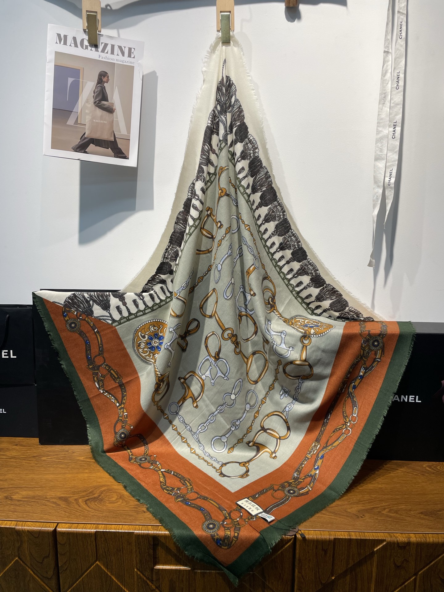 Wholesale of new cross-border export cash on delivery scarves, fashionable and classic velvet printed square scarves, e-commerce live streaming supply chain pic 9