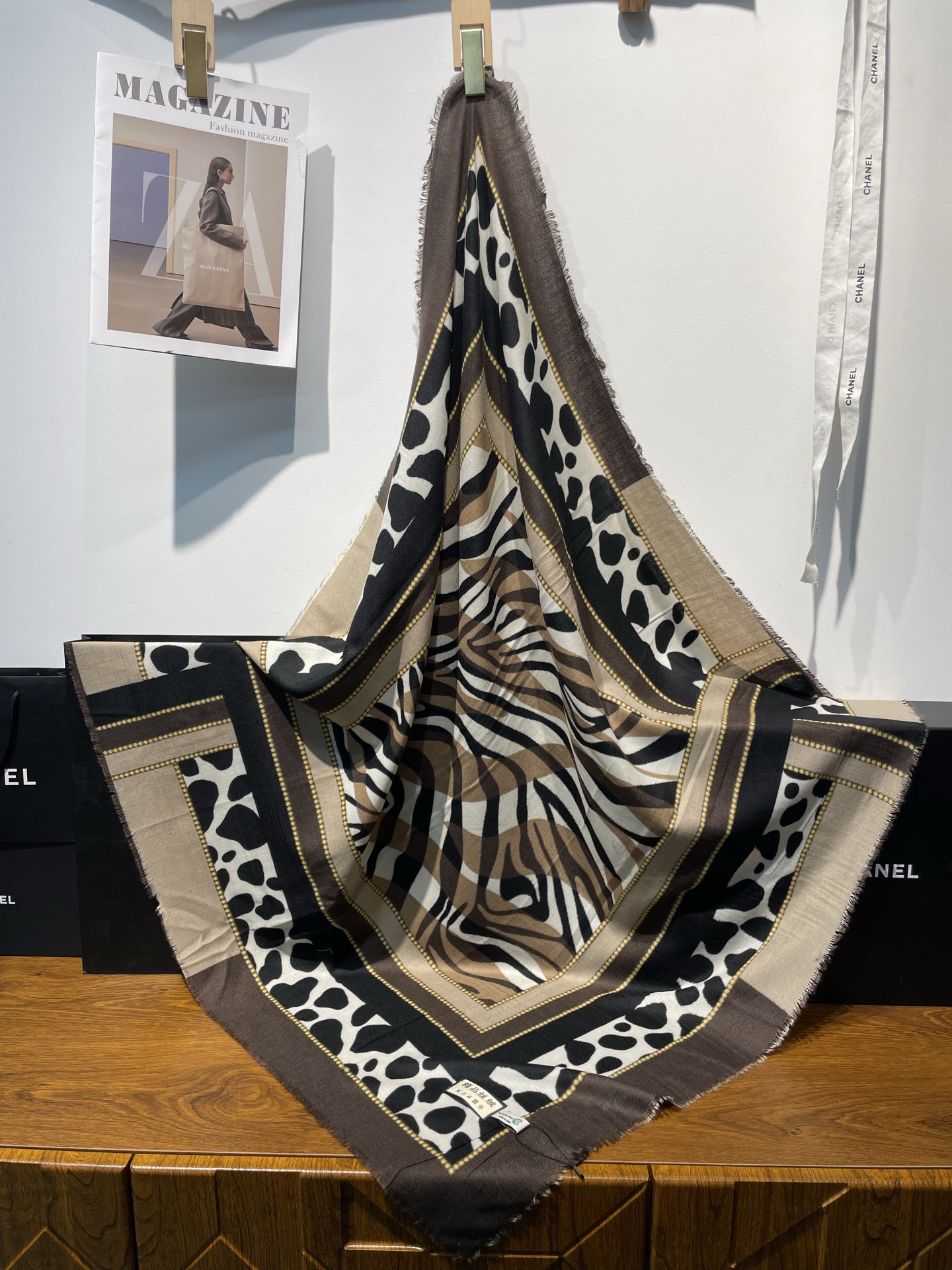 New cross-border export cash on delivery fashionable classic velvet printed square towels are available for supply through e-commerce live streaming supply chain pic 7