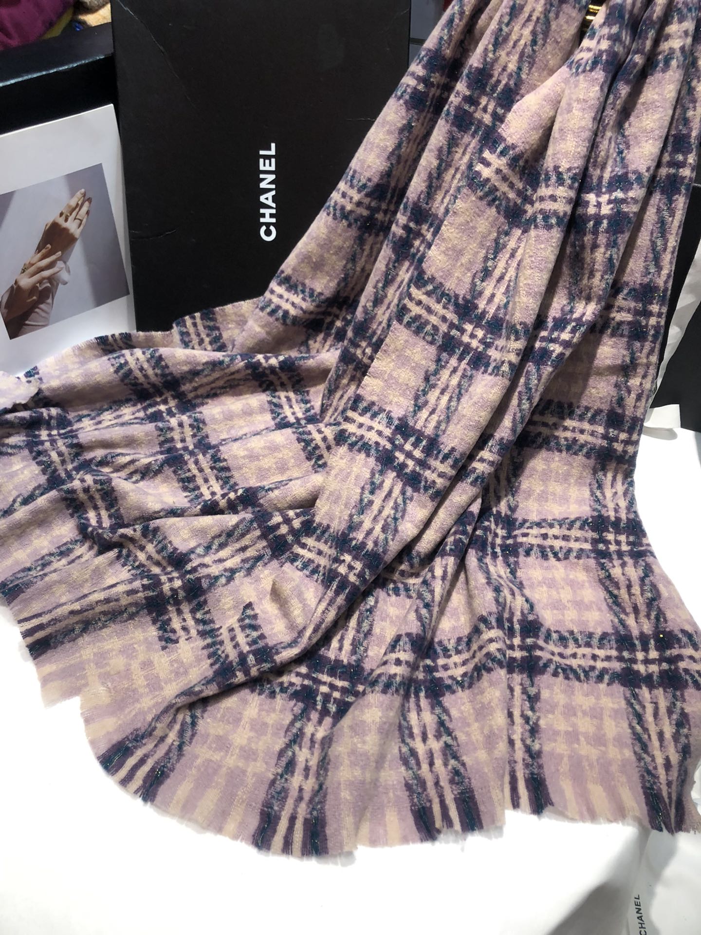 Wholesale of cross-border scarves in stock, e-commerce live streaming, supply chain, Xiaoxiangfeng barley ear checkered scarves pic 3