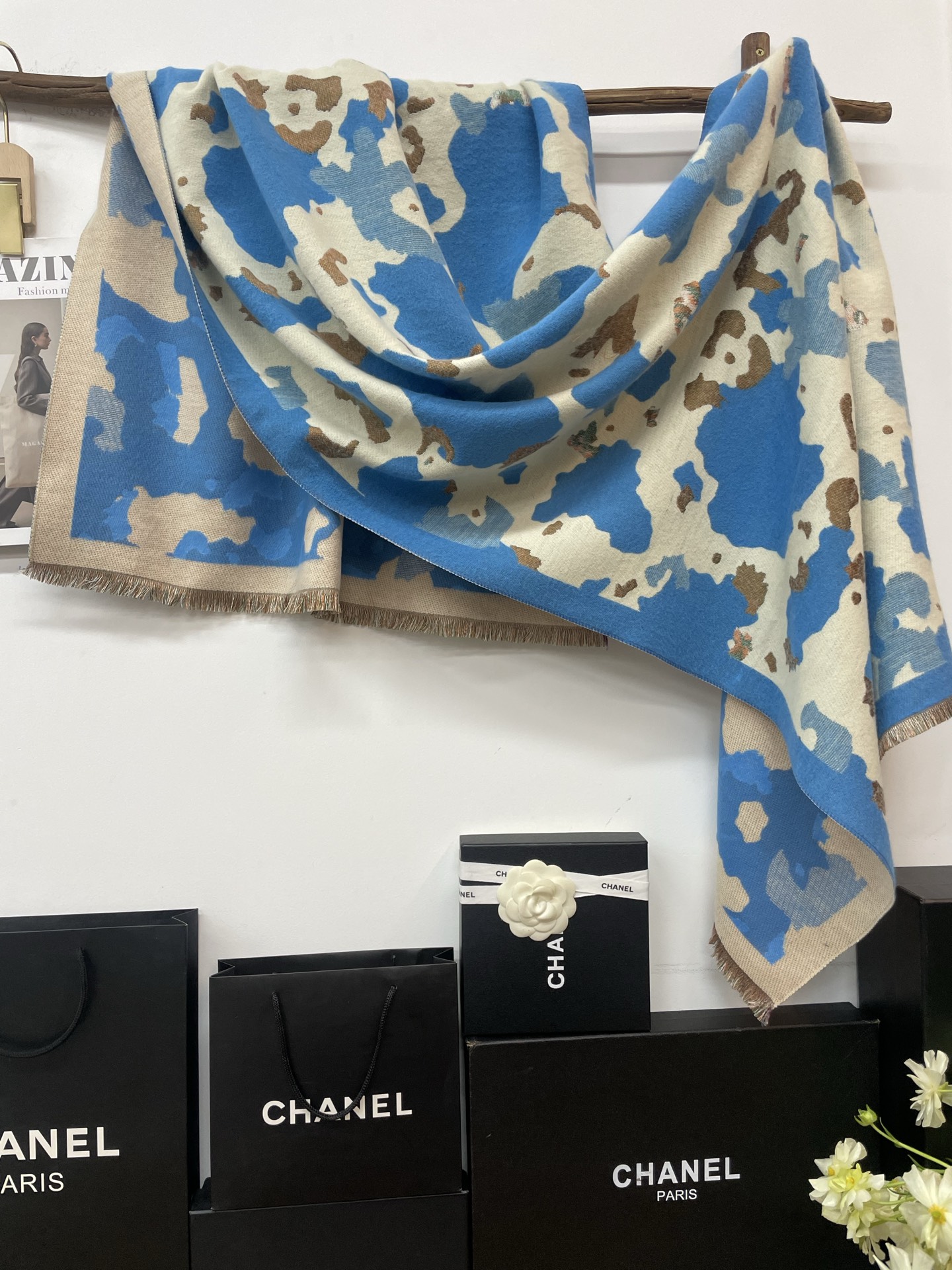 Wholesale of new cross-border export scarves with high-speed jacquard cow pattern, versatile for autumn and winter, available through e-commerce live streaming pic 7
