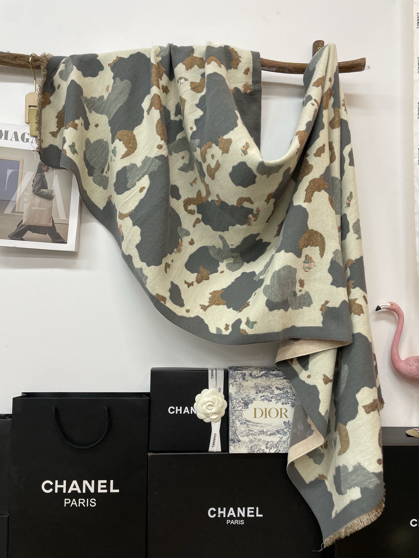 Wholesale of new cross-border export scarves with high-speed jacquard cow pattern, versatile for autumn and winter, available through e-commerce live streaming pic 1