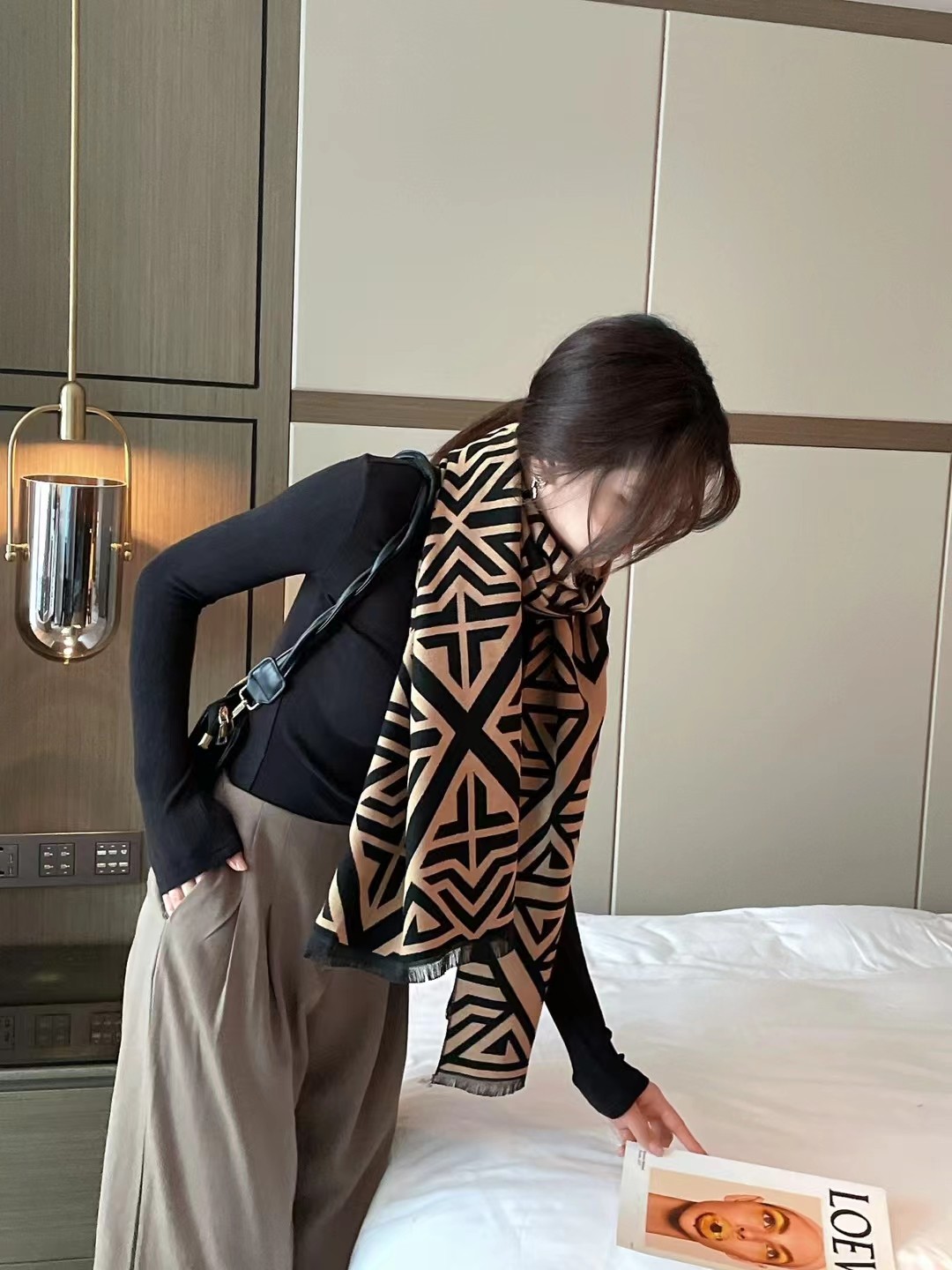 New cross-border scarf wholesale, e-commerce live streaming, supply chain, fashionable jacquard, geometric jacquard pic 9