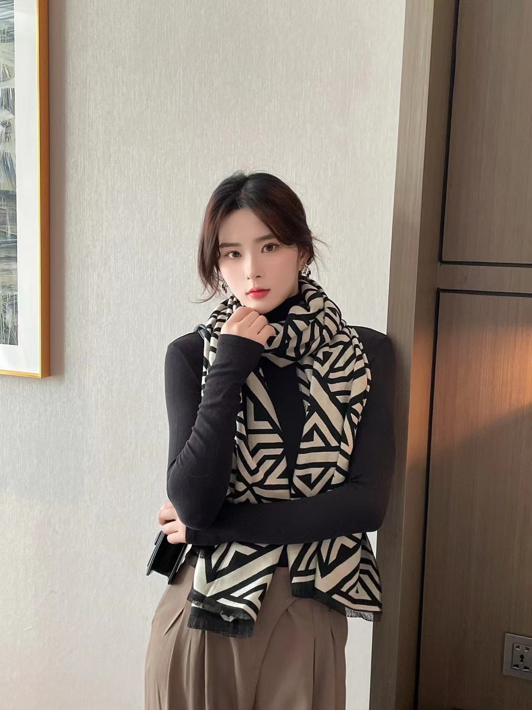 New cross-border scarf wholesale, e-commerce live streaming, supply chain, fashionable jacquard, geometric jacquard pic 6