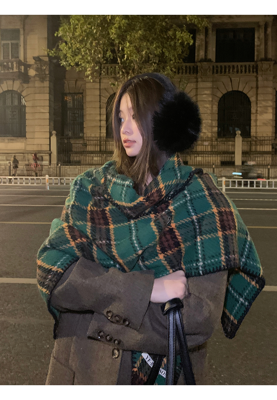New in-stock scarves wholesale e-commerce live streaming triangular scarves, British checkered edge triangular scarves pic 9