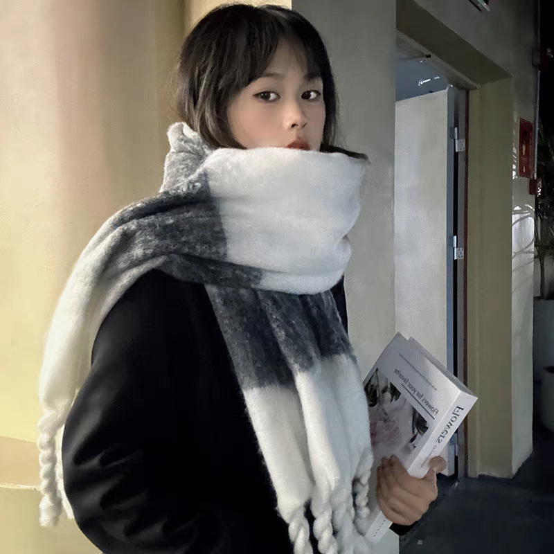 New in-stock cross-border scarves wholesale e-commerce live streaming supply chain supply, hand-tied horizontal bar gradient hand-tied pic 4