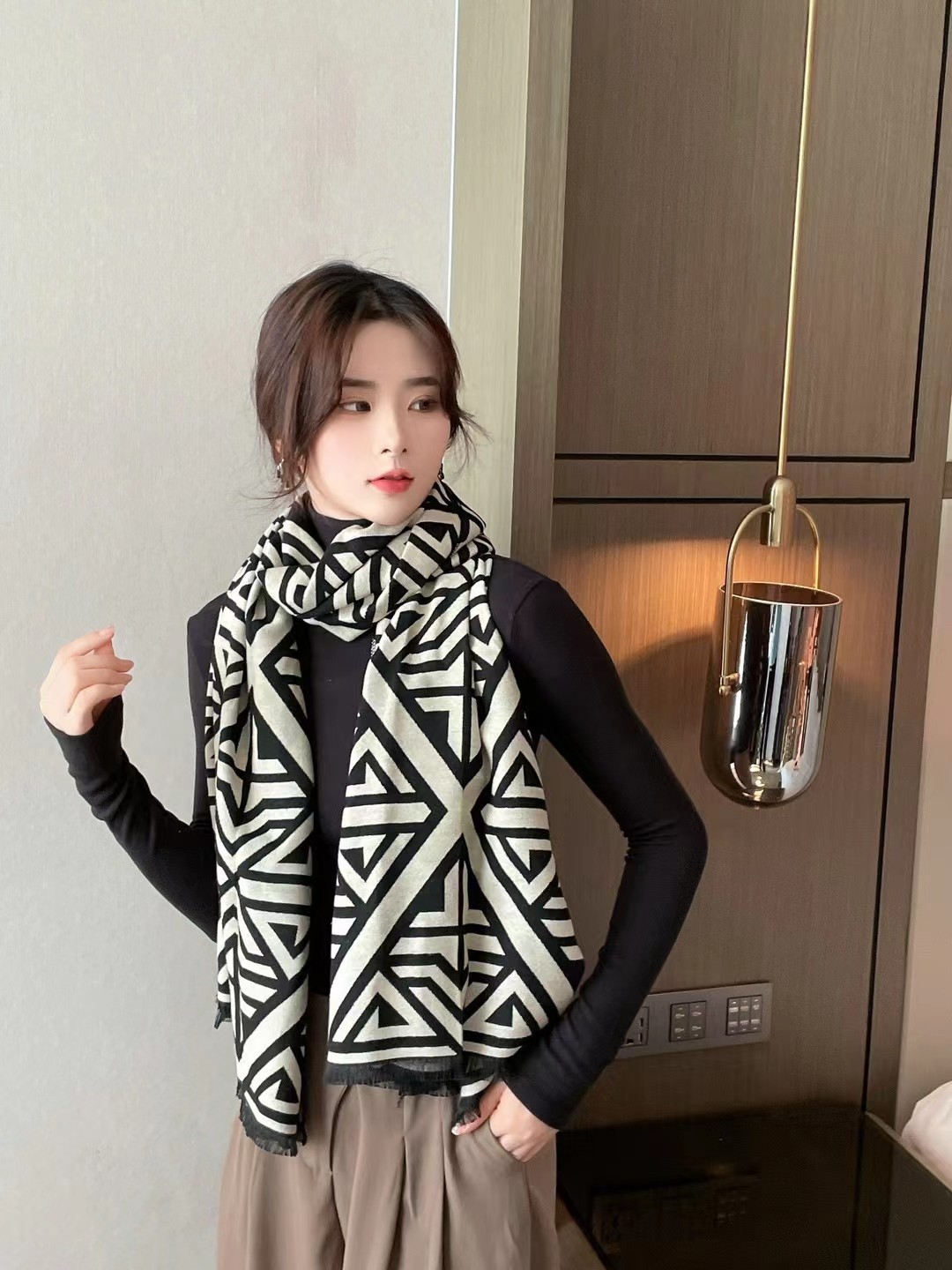 New cross-border scarf wholesale, e-commerce live streaming, supply chain, fashionable jacquard, geometric jacquard pic 2
