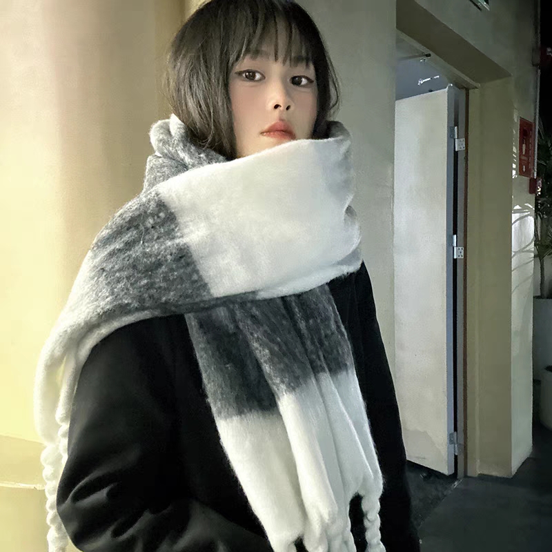 New in-stock cross-border scarves wholesale e-commerce live streaming supply chain supply, hand-tied horizontal bar gradient hand-tied pic 3