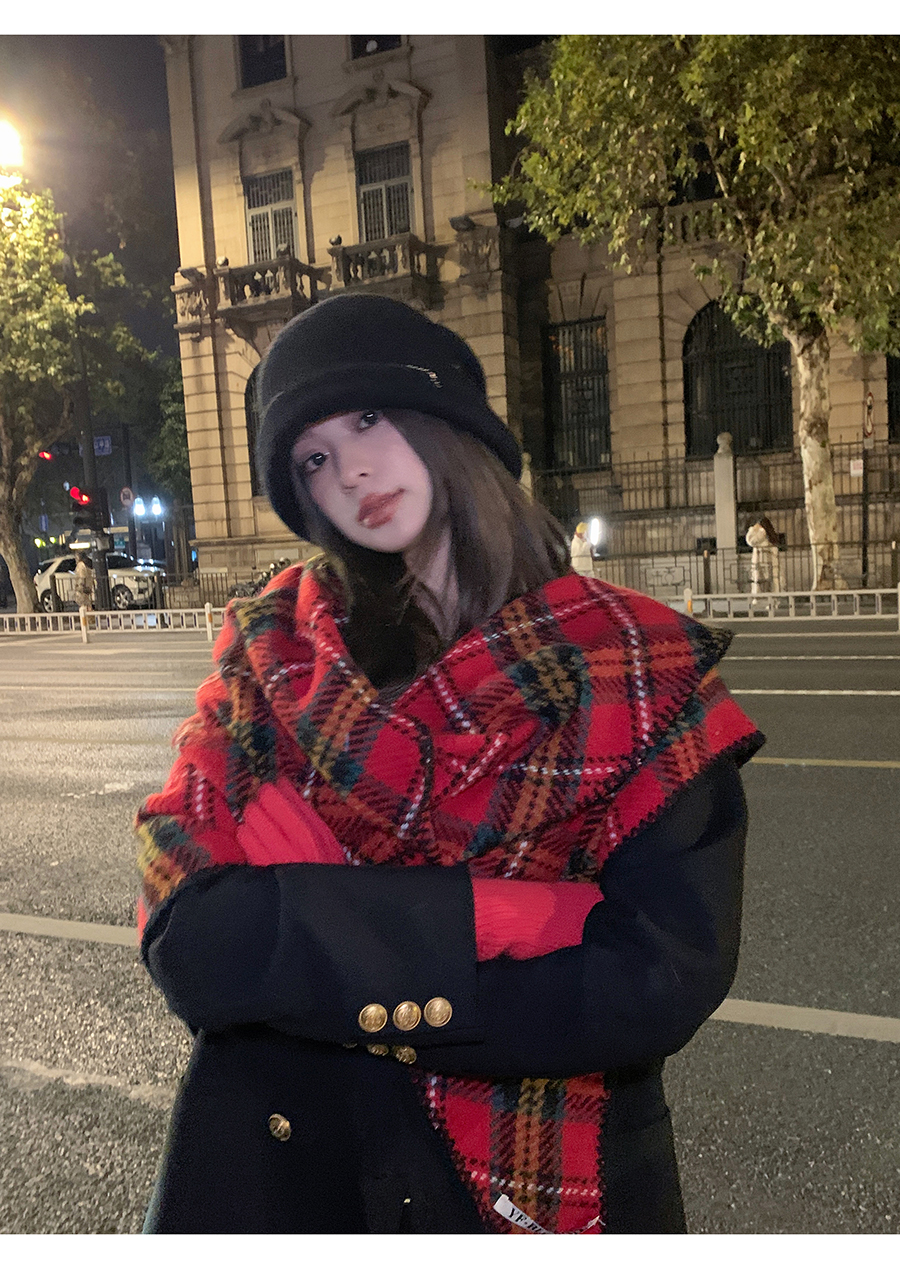 New in-stock scarves wholesale e-commerce live streaming triangular scarves, British checkered edge triangular scarves pic 3